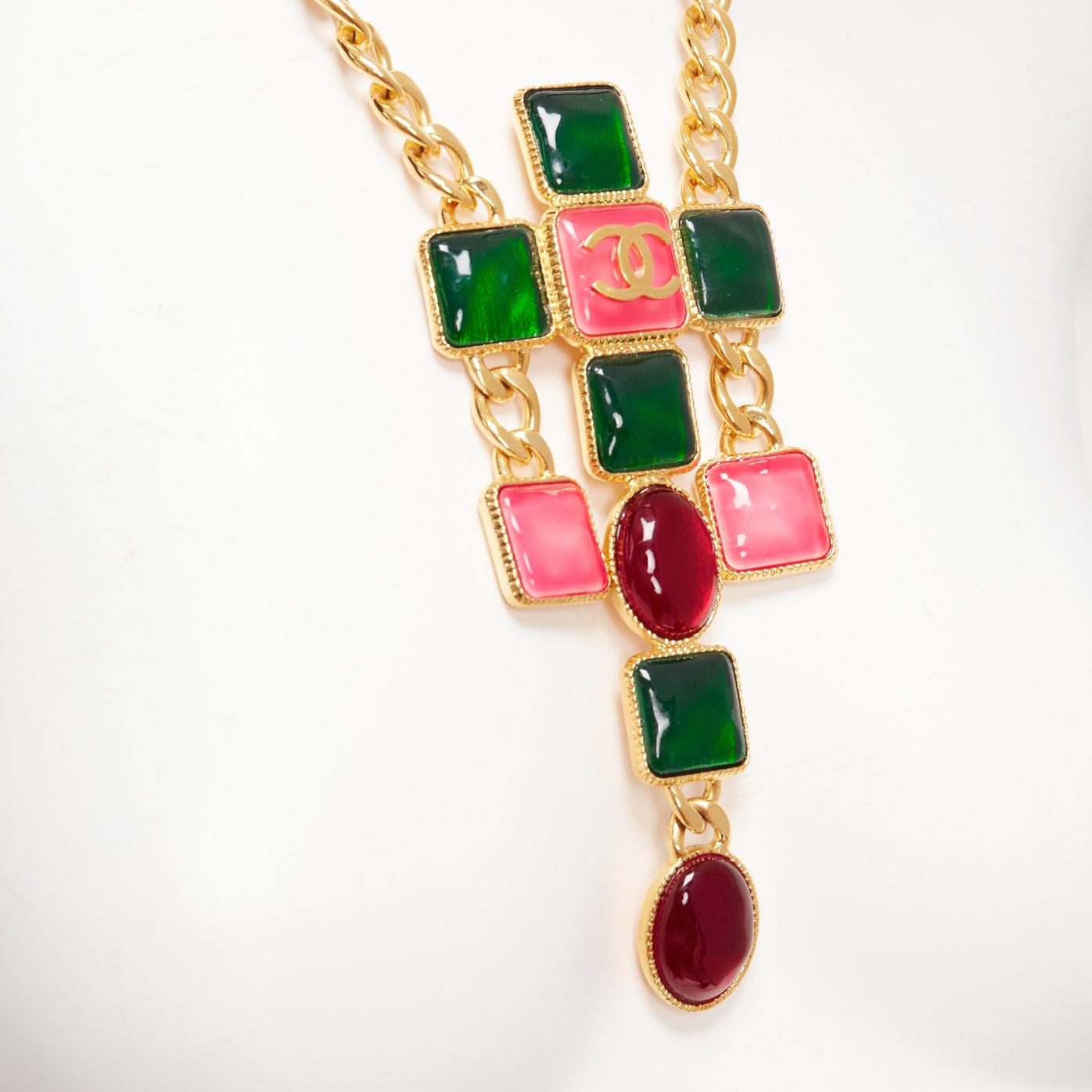 rare CHANEL B20K green pink red gripoix gold CC logo byzantine princess necklace For Sale 4