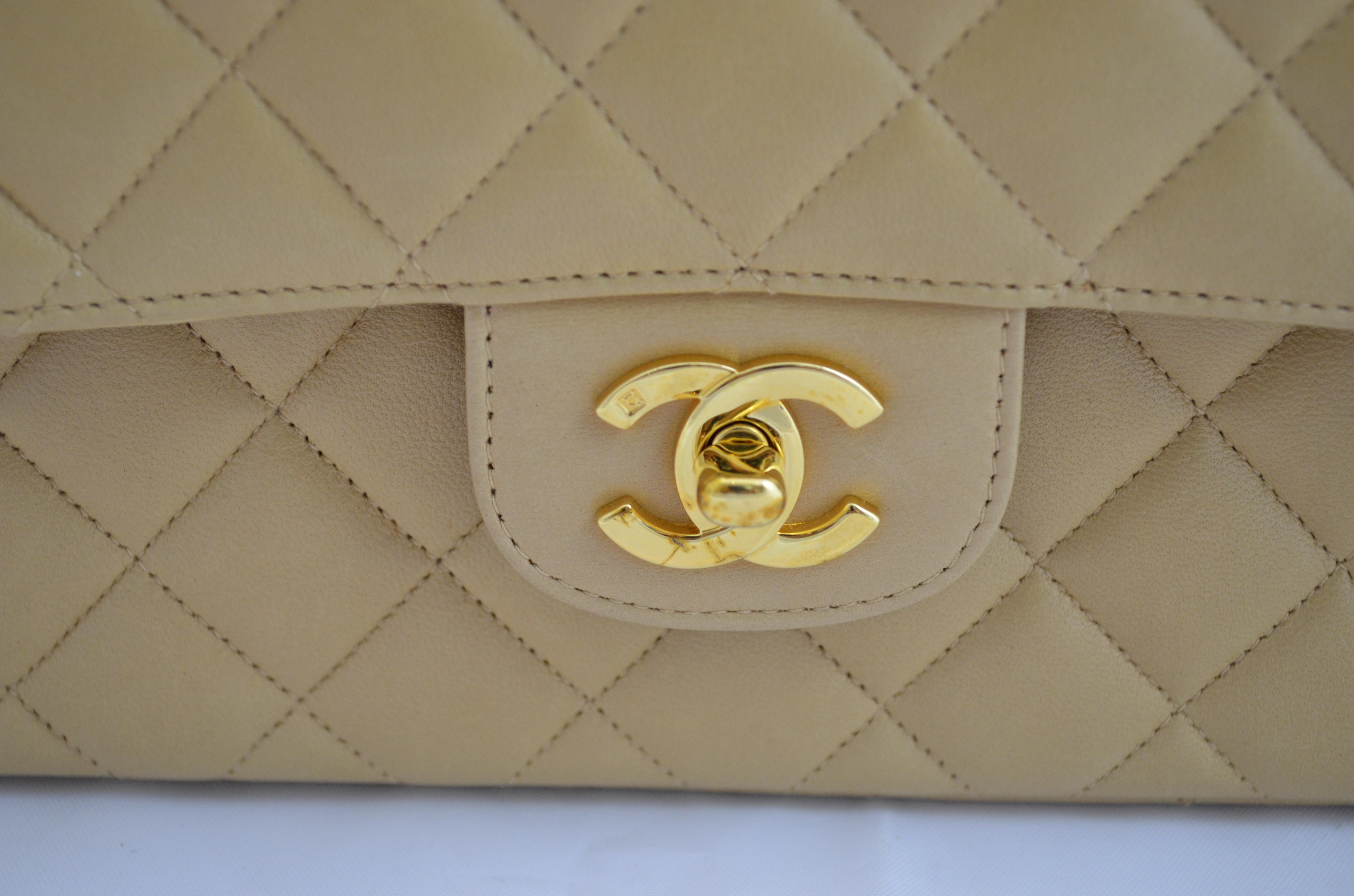 Women's RARE Chanel Beige Quilted Leather Top Handle Medium Bag
