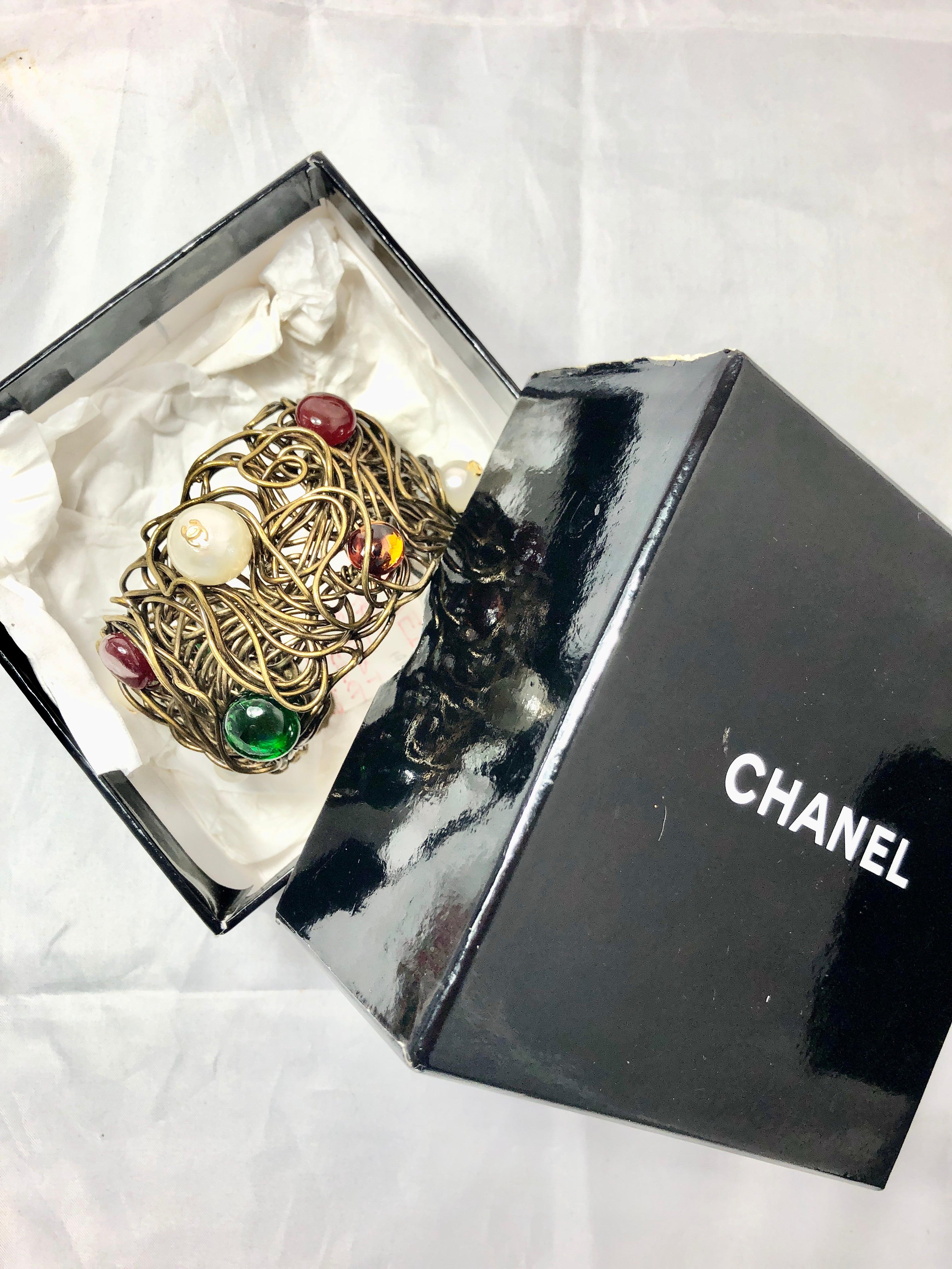 Women's or Men's Rare Chanel Bird's Nest Gripoix Glass Pearl Wire Cuff For Sale
