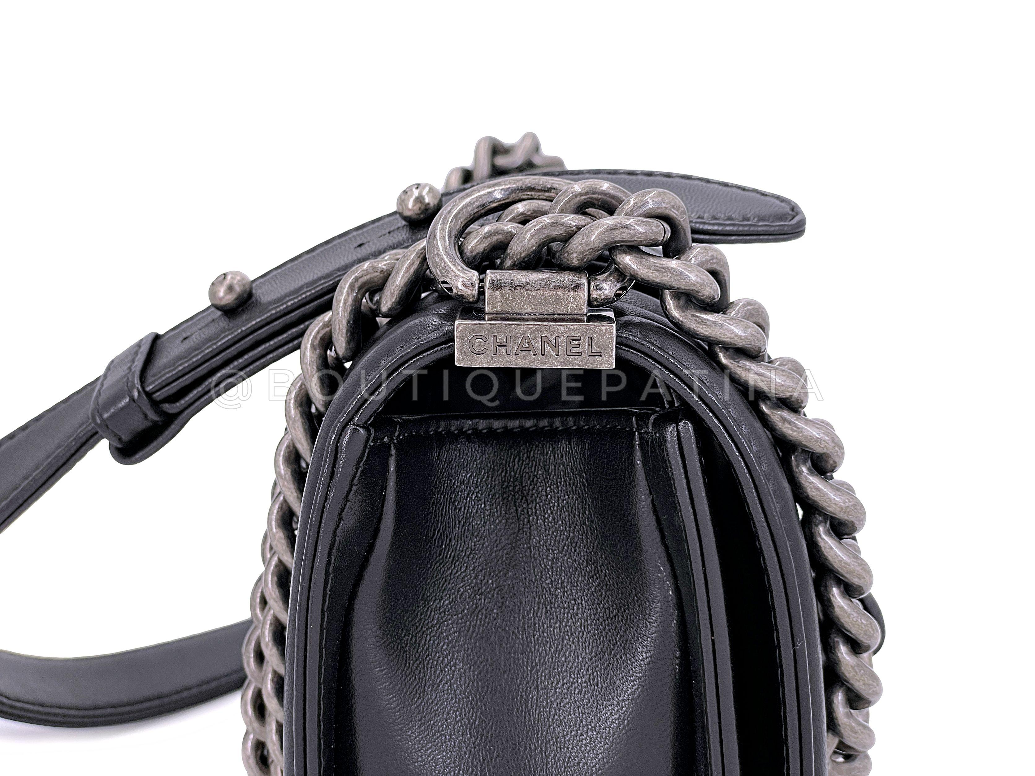 Rare Chanel Black 2016 Airlines Chevron Lizard Boy Classic Flap Bag 67244 For Sale 1