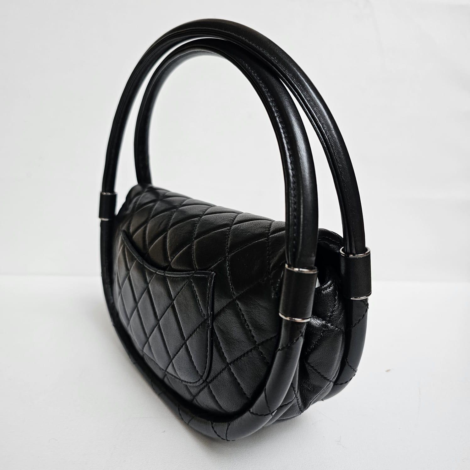 Rare Chanel Black Lambskin Mini Hula Hoop Bag In Good Condition For Sale In Jakarta, Daerah Khusus Ibukota Jakarta