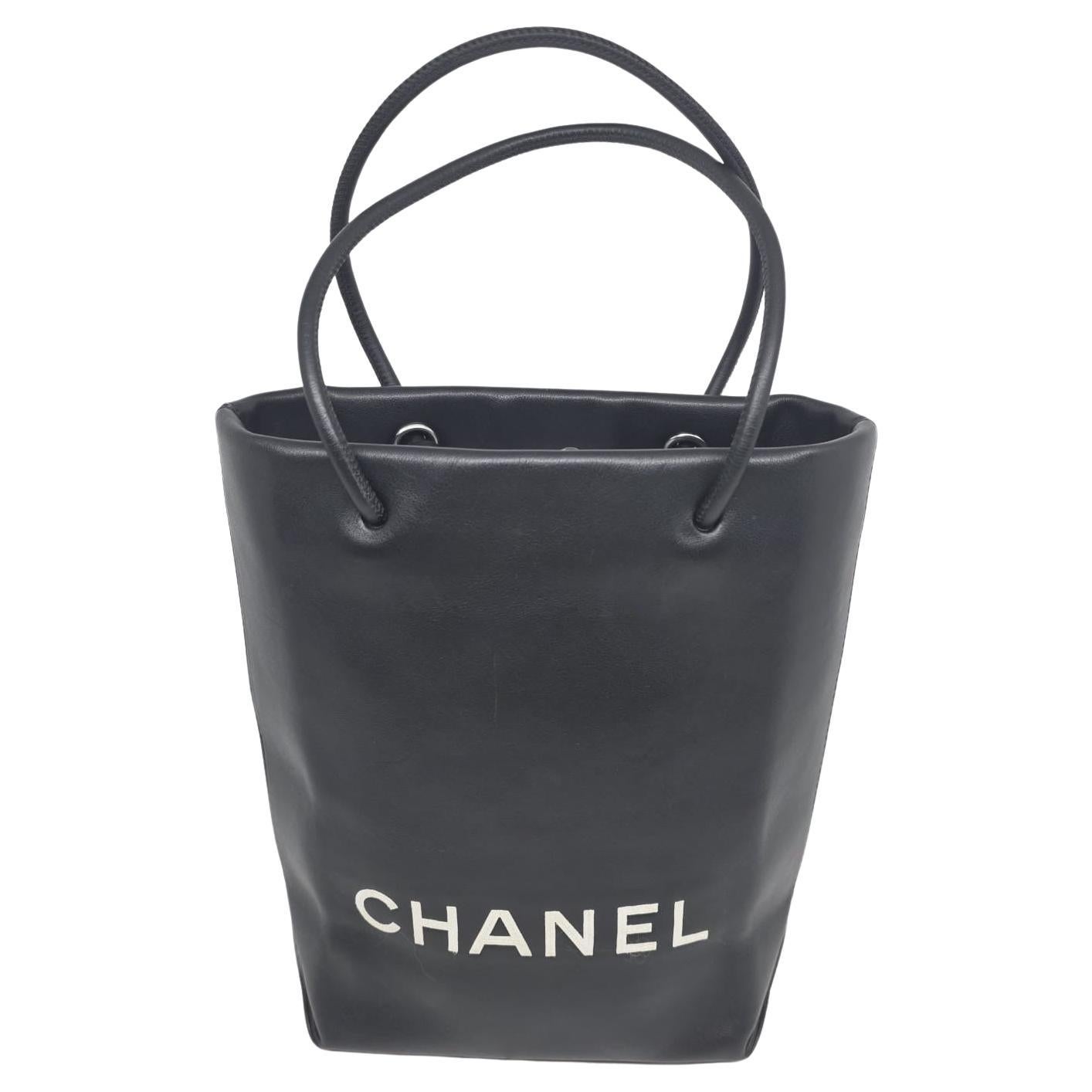 Rara borsa Chanel Mini Tote in pelle di agnello nera in vendita