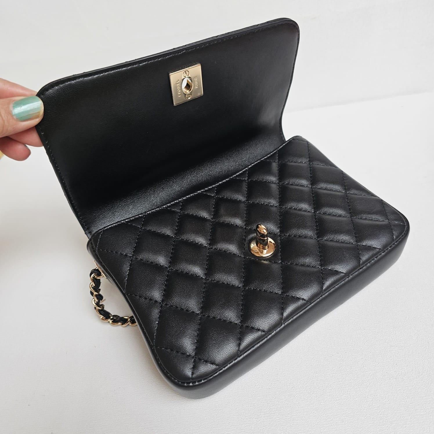 Seltene Chanel Schwarze gesteppte Side Pack-Doppeltasche aus Lammfell im Angebot 6