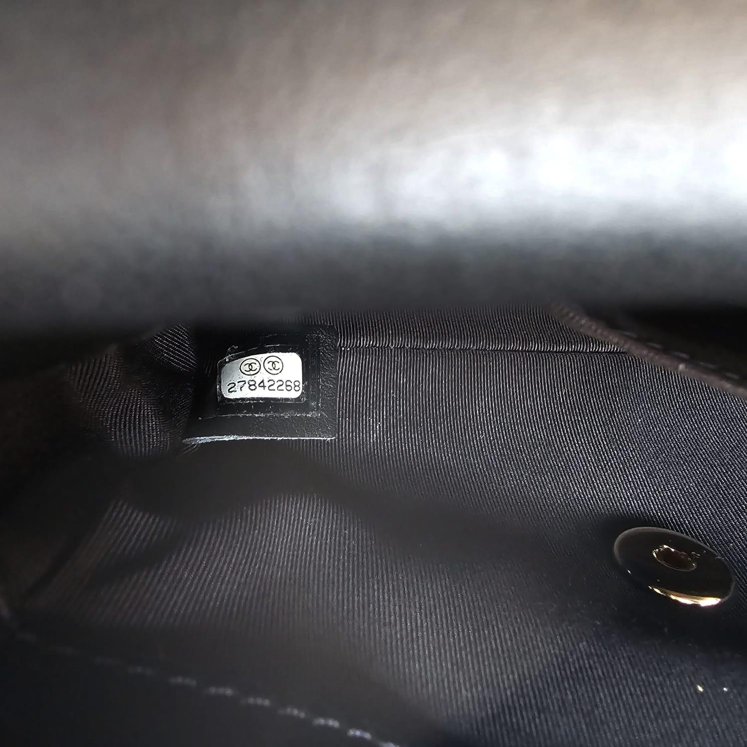Seltene Chanel Schwarze gesteppte Side Pack-Doppeltasche aus Lammfell im Angebot 7