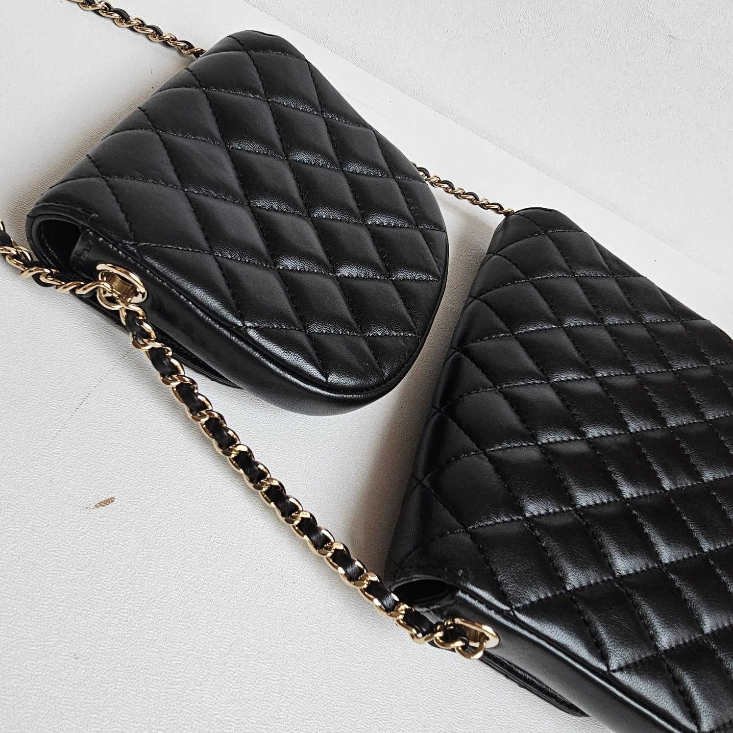 Seltene Chanel Schwarze gesteppte Side Pack-Doppeltasche aus Lammfell im Angebot 3