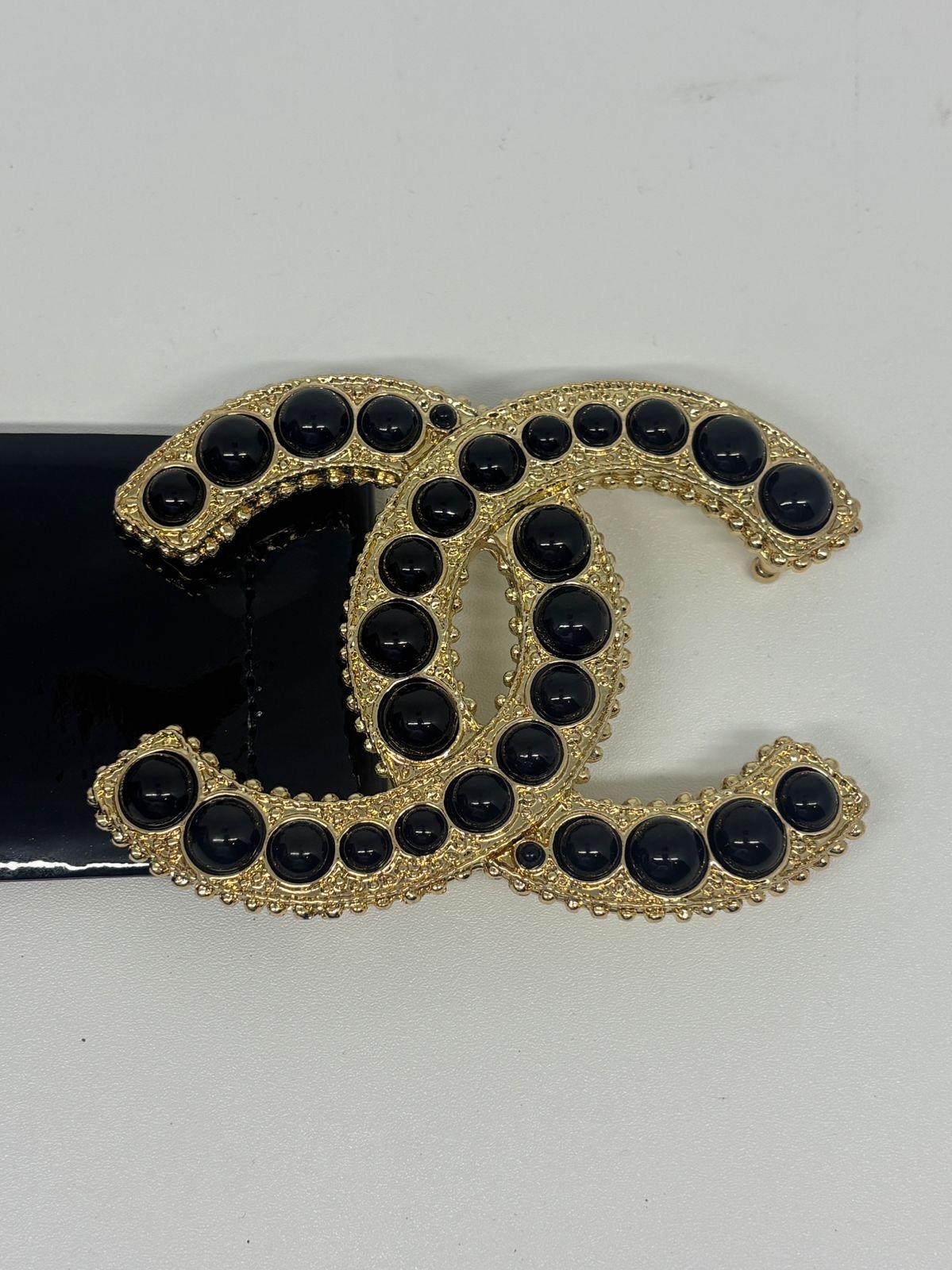 Rara cintura Chanel nera con brevetto sovradimensionato CC Stone Wide Belt in vendita 1