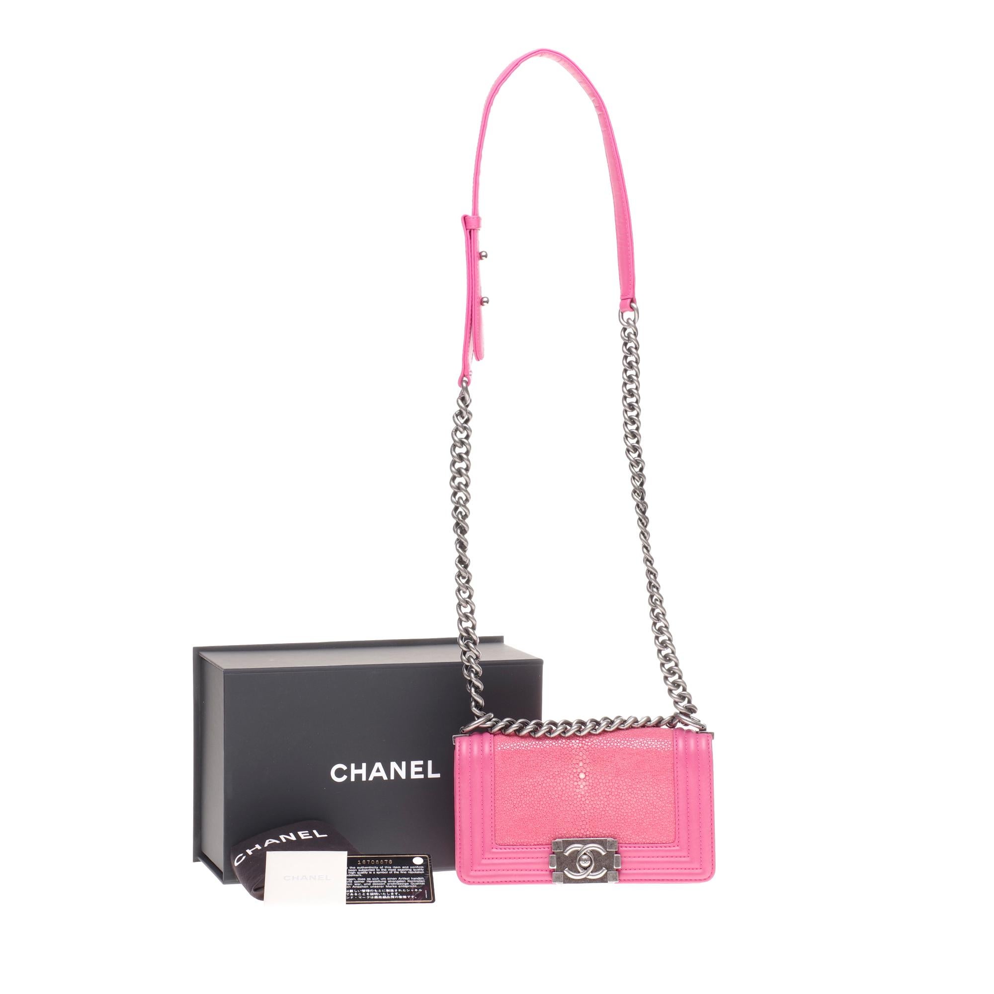 Rare Chanel Boy in Pink leather and stingray fish, antique silver hardware 7