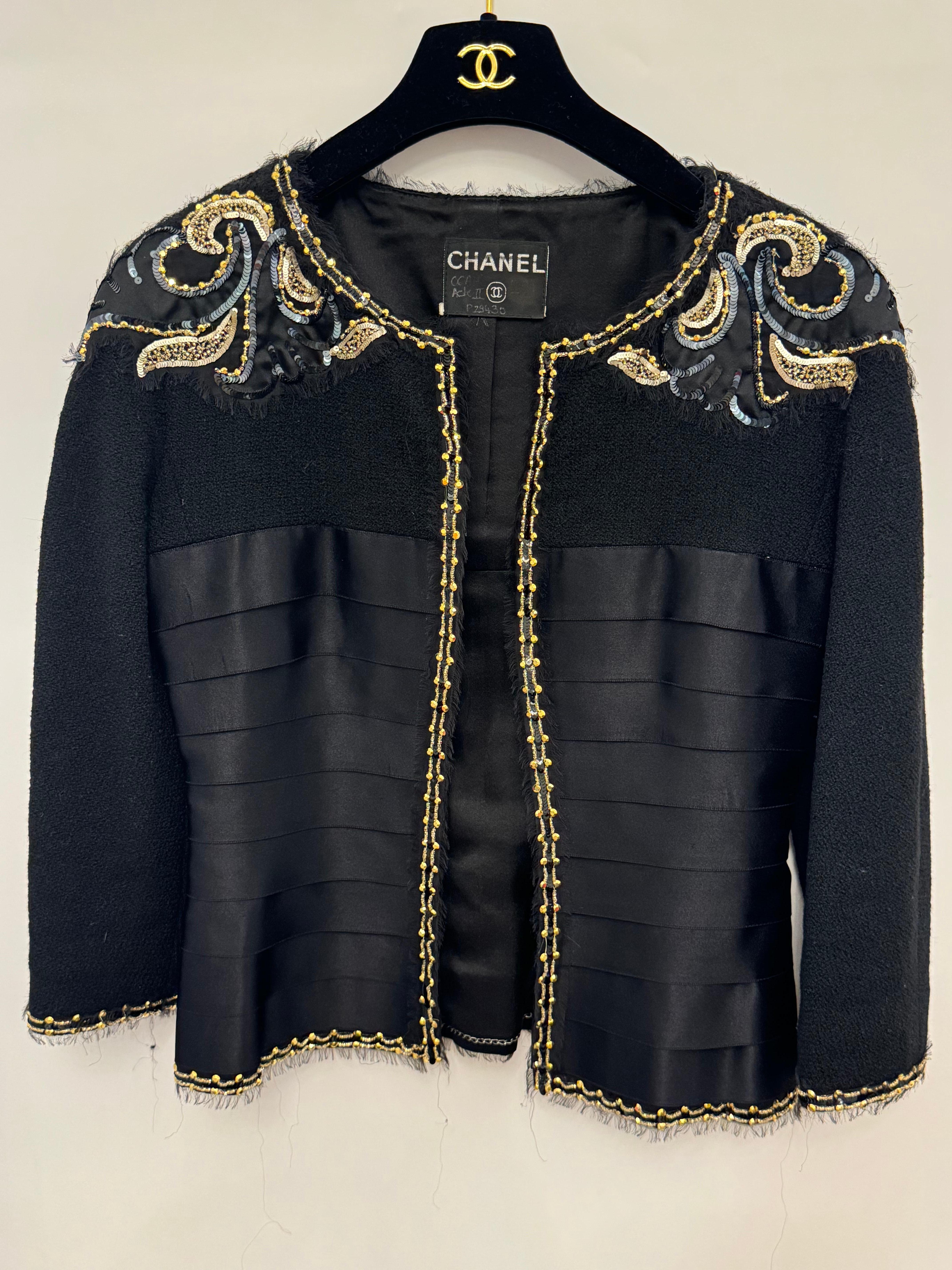 Rare Chanel by Karl Lagerfeld F/W 2006 runway embroidery jacket For Sale 11