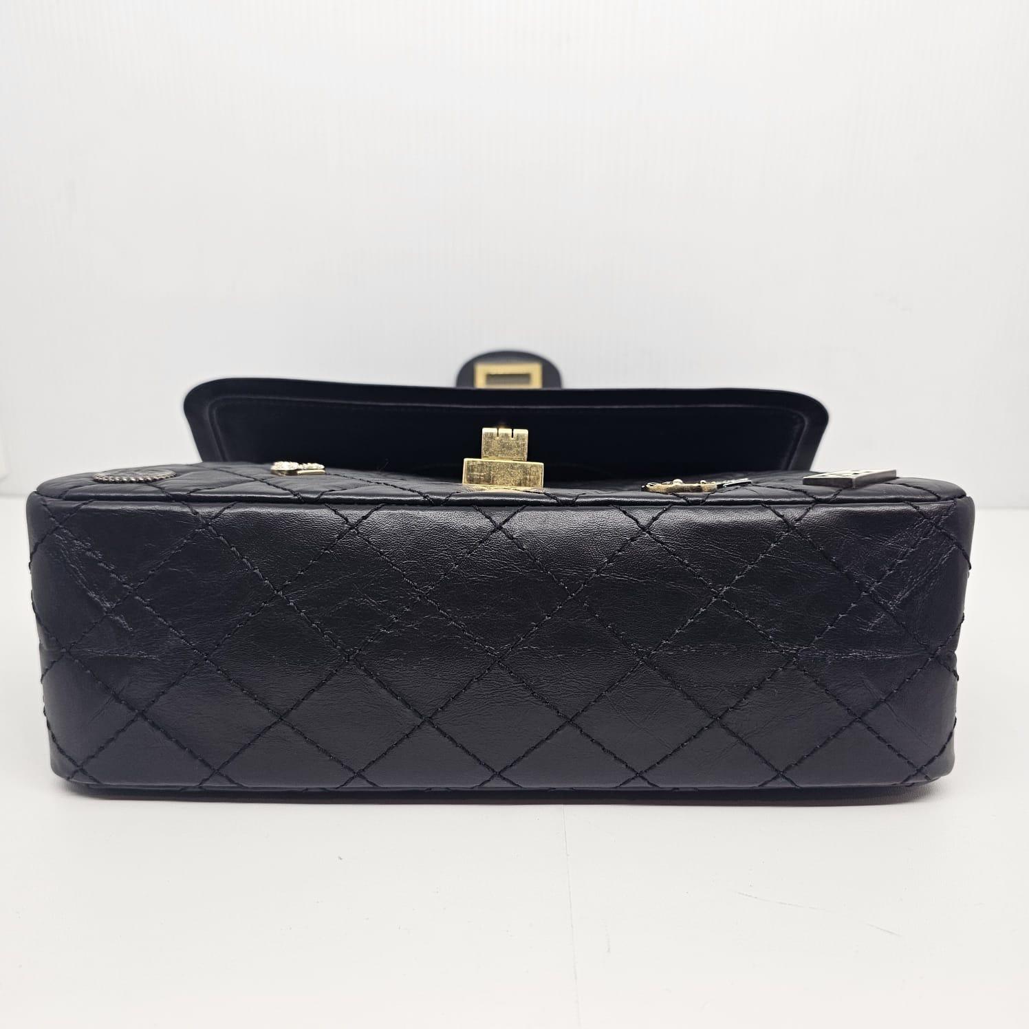 Raro bolso con solapa Chanel Casino Charms Medium Reissue 2.55 en venta 15