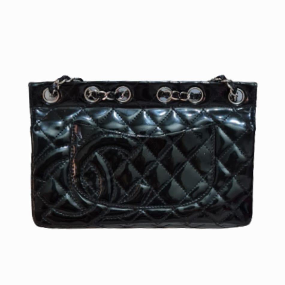 Rare Chanel Chain Through Flap Black Patent Medium Flap Bag For Sale 4