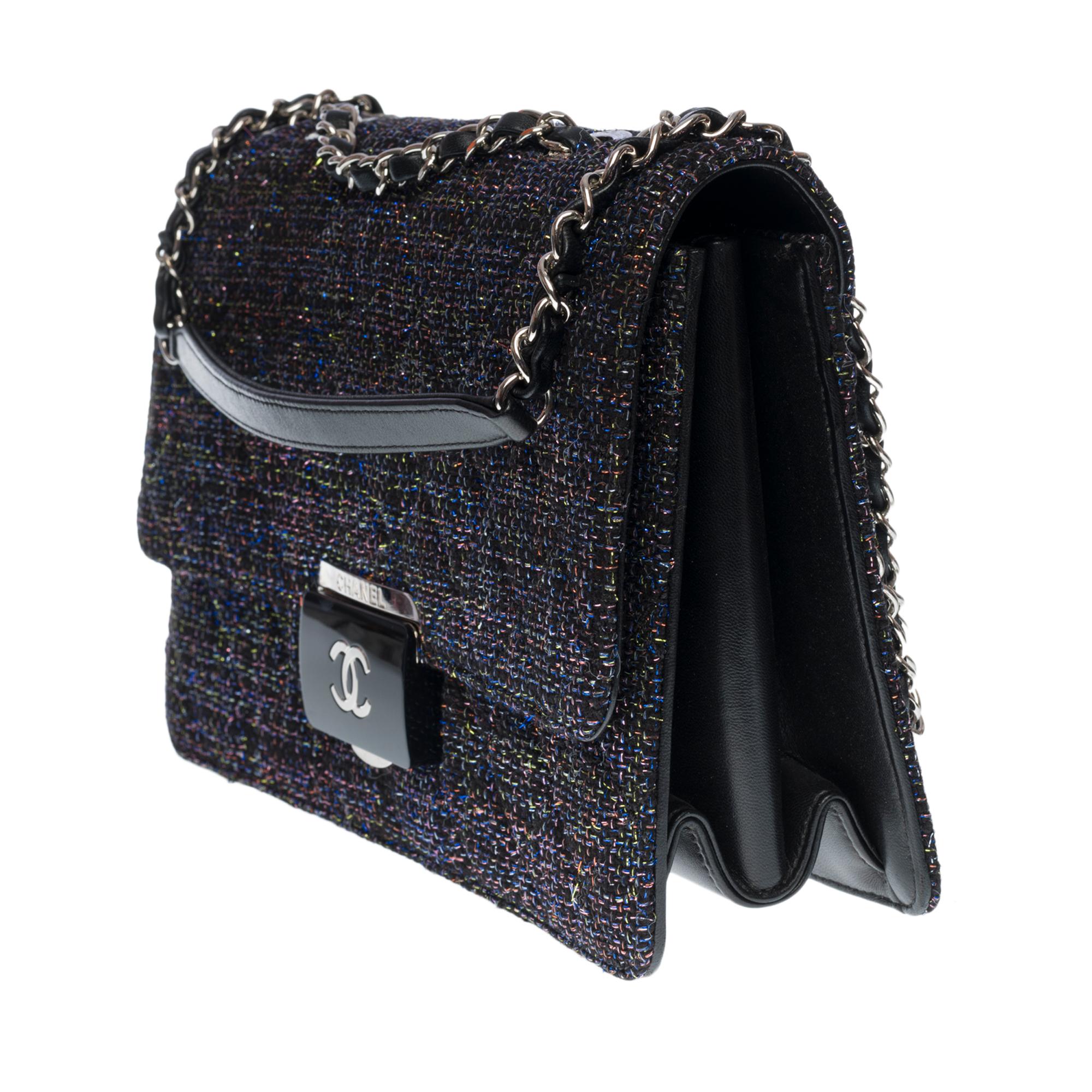 Rare Chanel Classic Flap shoulder Bag in black Tweed and glittery threads, SHW In Excellent Condition In Paris, IDF