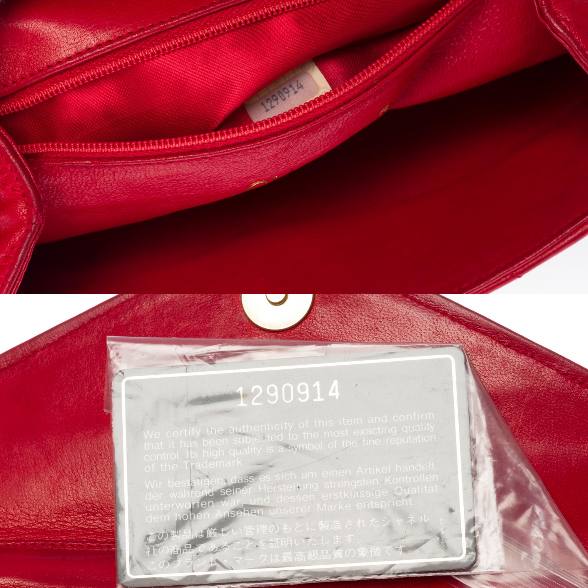 Rare Chanel Classic Flap shoulder bag in Red quilted lambskin, GHW In Good Condition In Paris, IDF