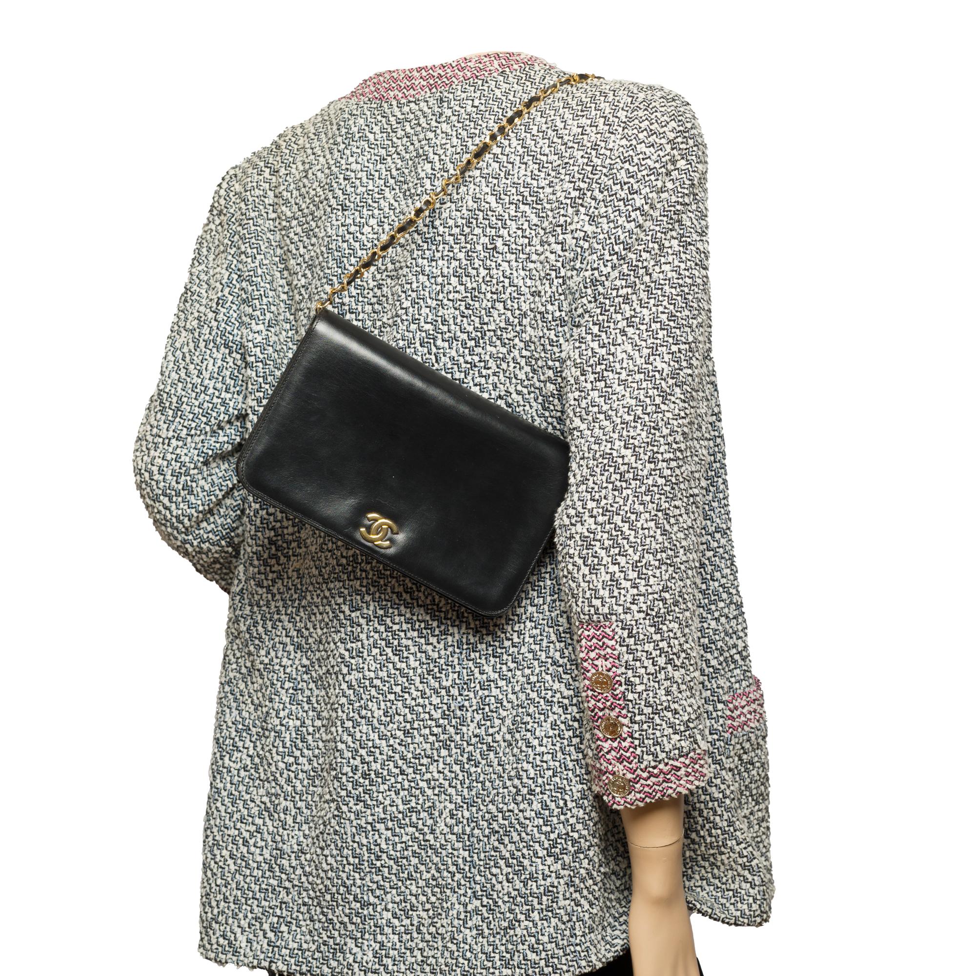 Seltene Chanel Classic Umhängetasche aus schwarzem Kalbsleder und goldener Hardware 5