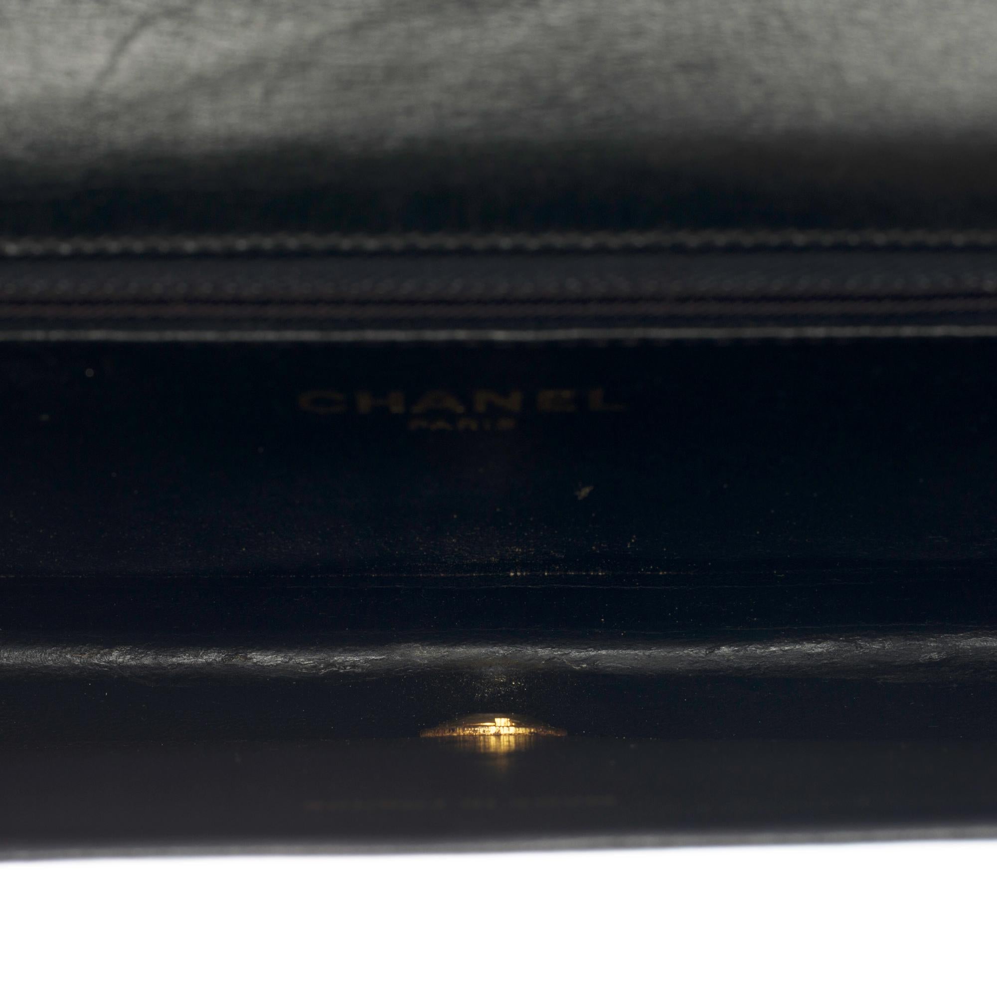 Rare Chanel Classic shoulder bag in black calfskin box leather and gold hardware In Good Condition In Paris, IDF