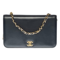Rare Chanel Classic shoulder bag in black calfskin box leather and gold hardware