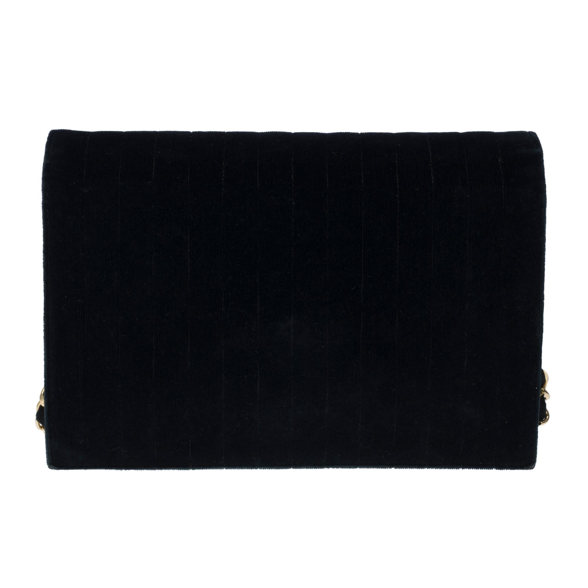 Rare Chanel Classic shoulder flap bag in black velvet, GHW In Good Condition In Paris, IDF