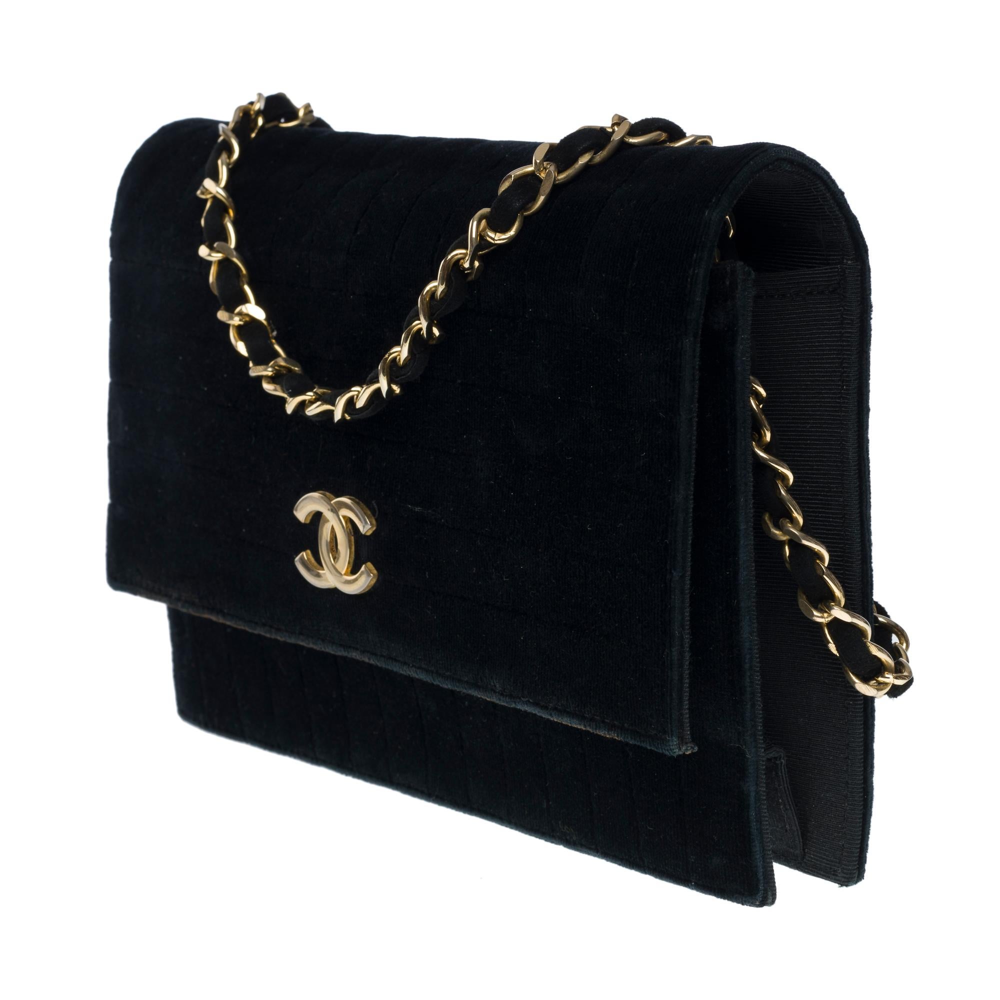 Women's Rare Chanel Classic shoulder flap bag in black velvet, GHW