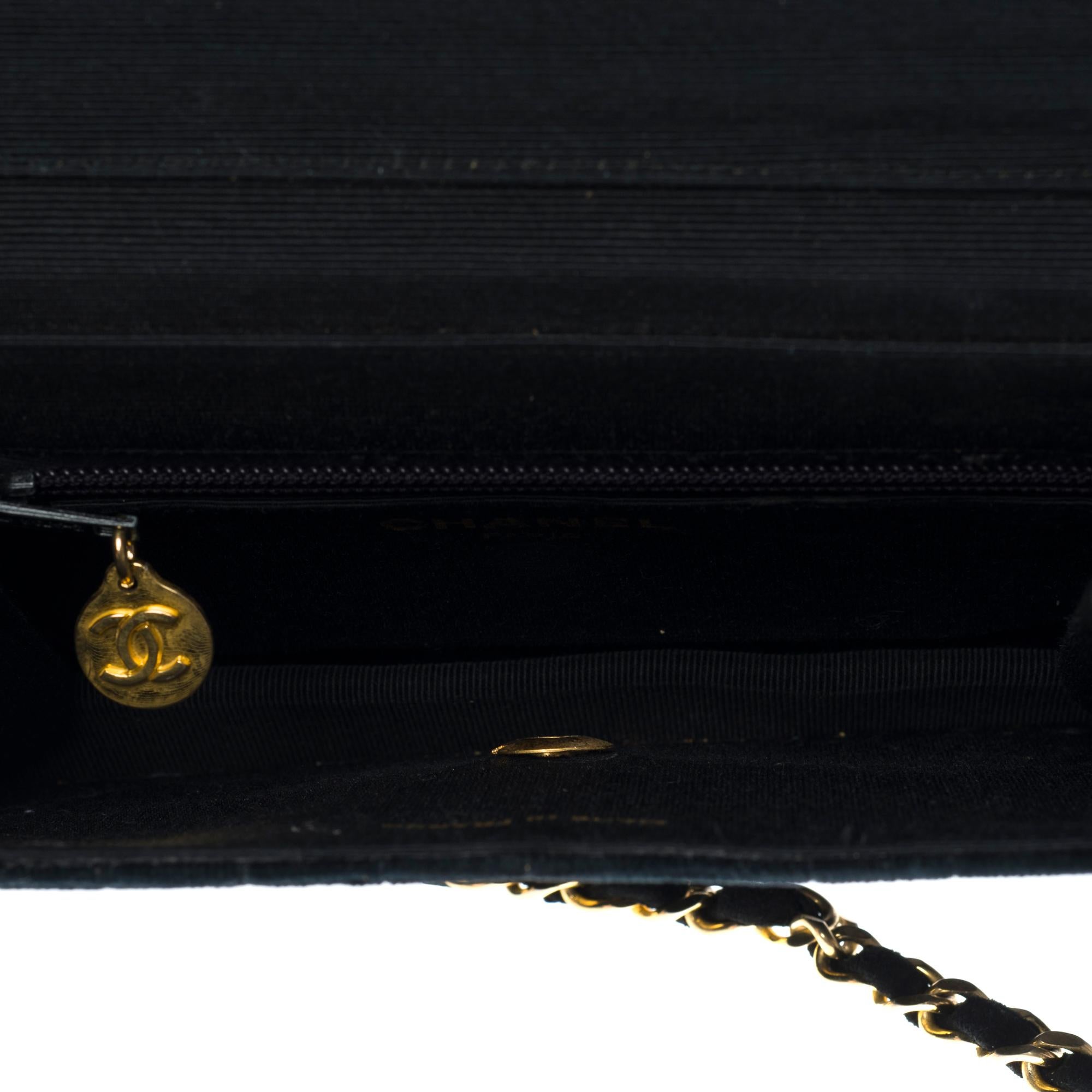 Rare Chanel Classic shoulder flap bag in black velvet, GHW 3