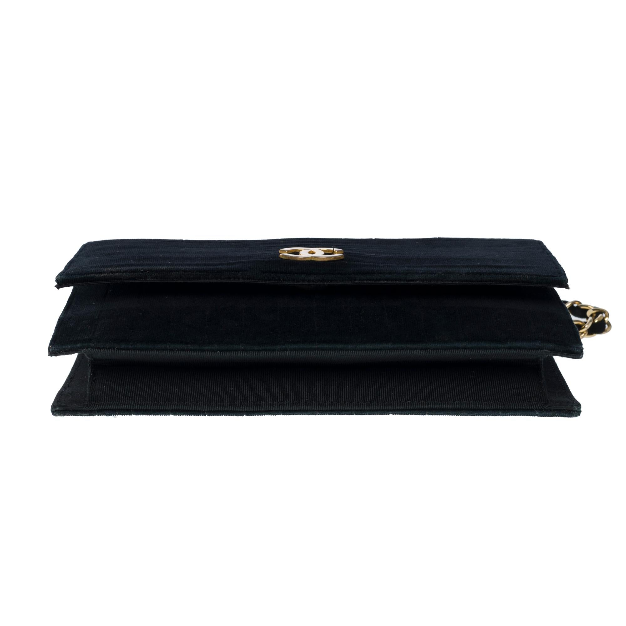 Rare Chanel Classic shoulder flap bag in black velvet, GHW 5