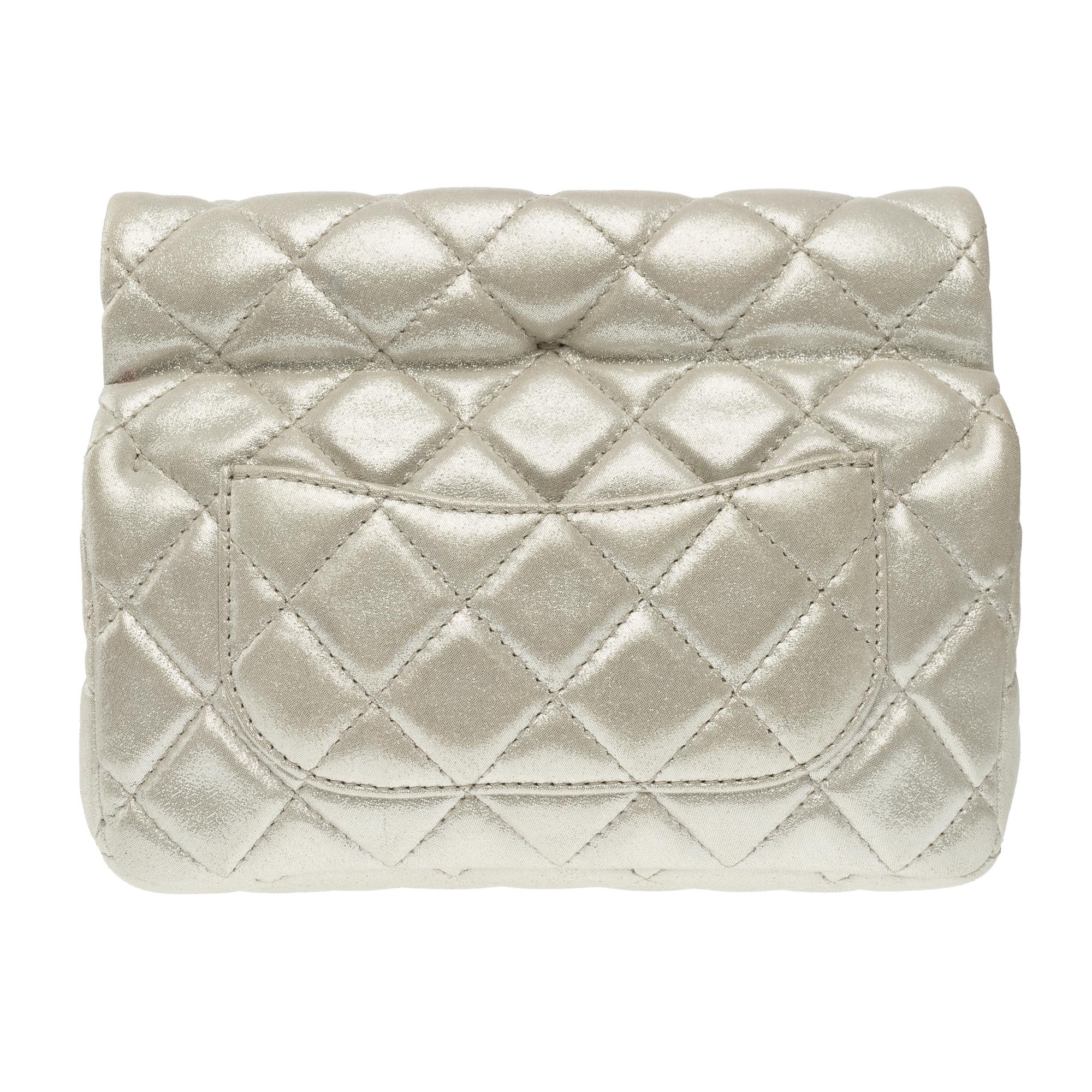 Rolle Clutch Chanel 2.55 in pelle trapuntata argento perlato, MPHW In condizioni buone in vendita a Paris, IDF