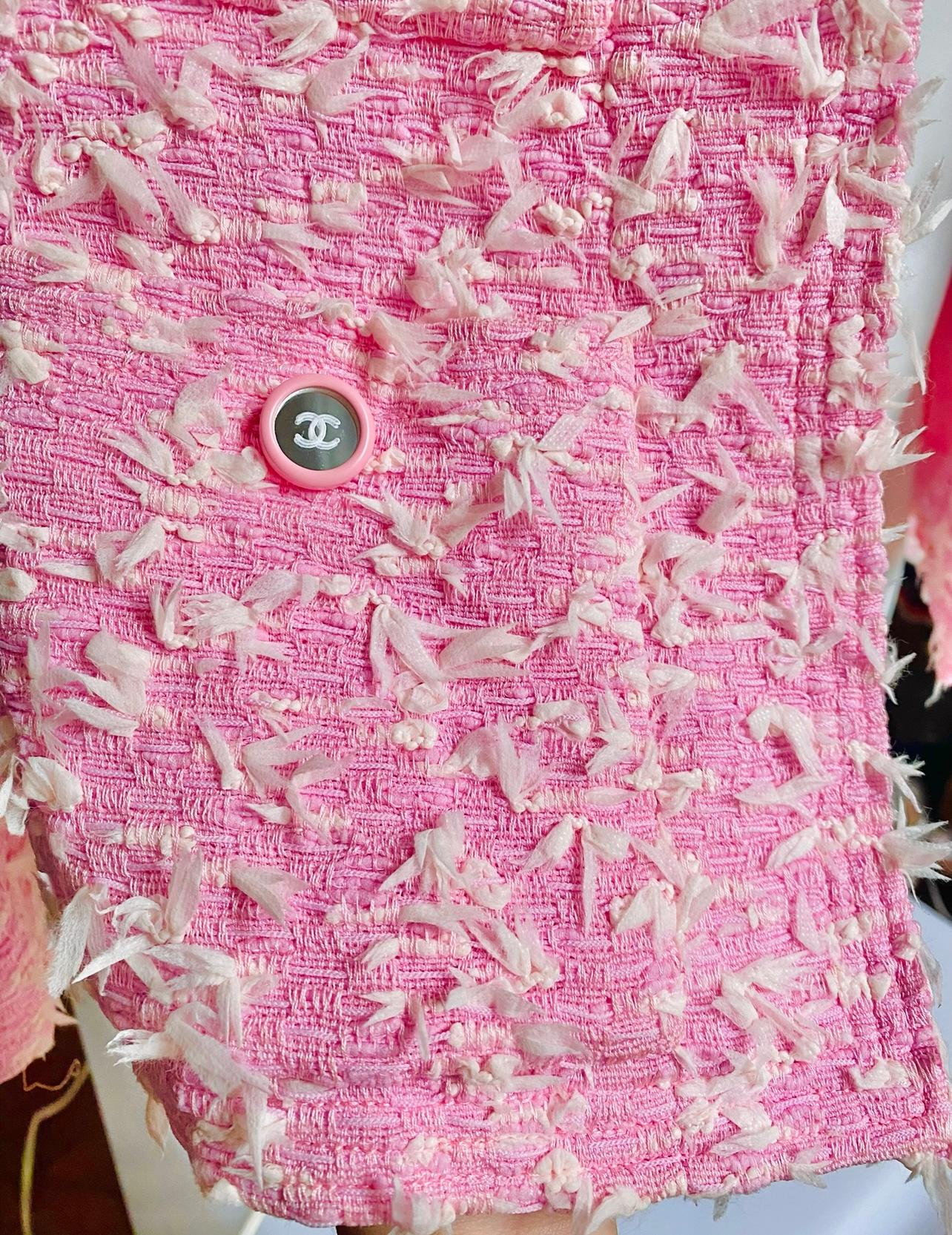 Seltene Chanel Cruise 1995 rosa Boucle-Jacke  Damen im Angebot