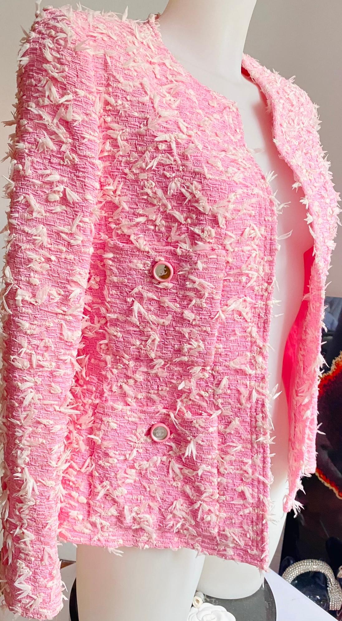 Seltene Chanel Cruise 1995 rosa Boucle-Jacke  im Angebot 1