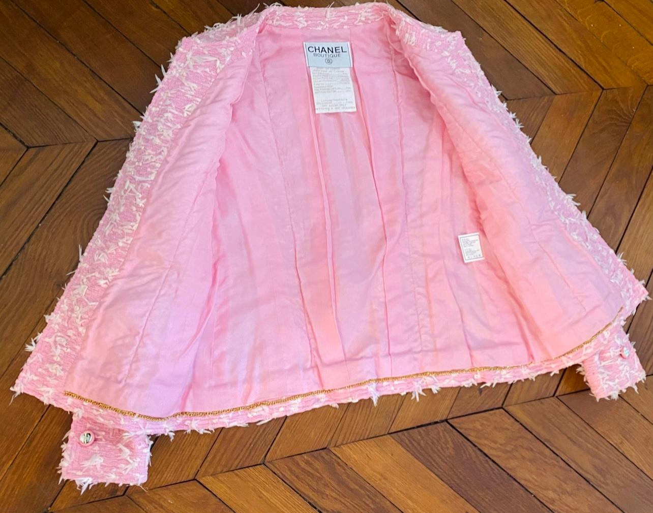 Rare Chanel Cruise 1995 pink boucle jacket  For Sale 2