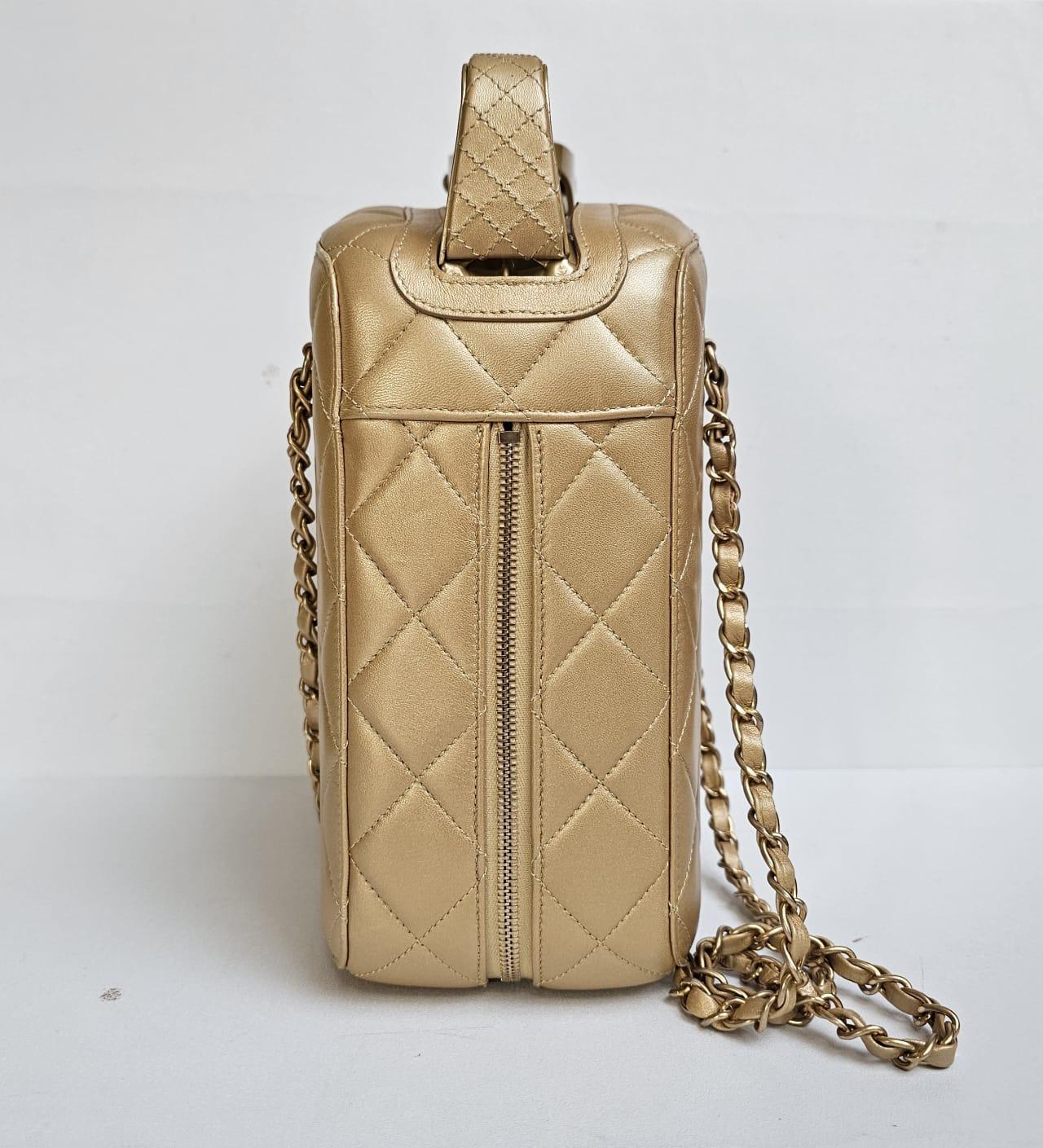 Rare Chanel Cruise 2015 Gold Night Gas Tank Jerry Can Accessory Bag In Good Condition For Sale In Jakarta, Daerah Khusus Ibukota Jakarta