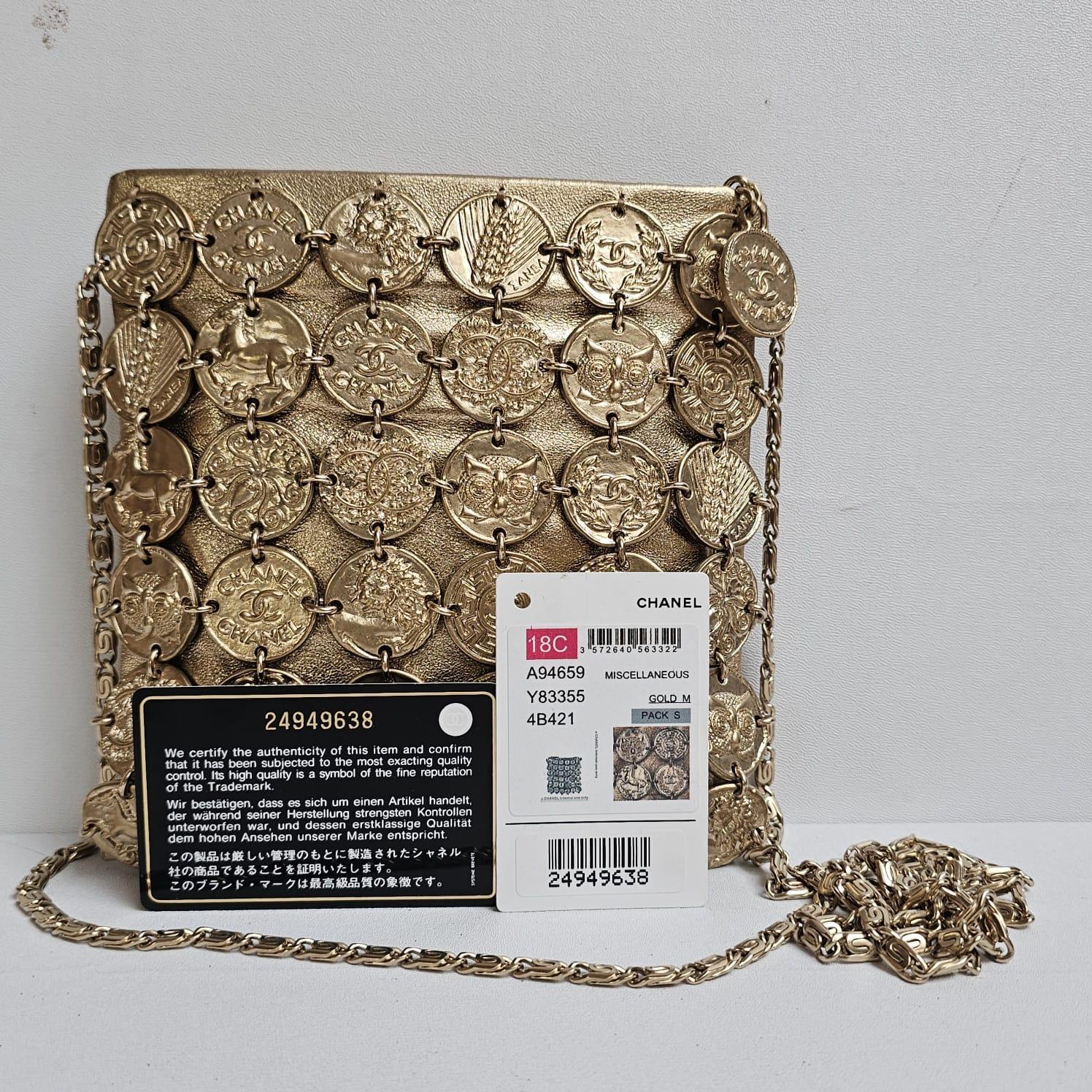 Rare Chanel Cruise 2018 Metier D’Art Gold Medallion Chain Bag For Sale 9