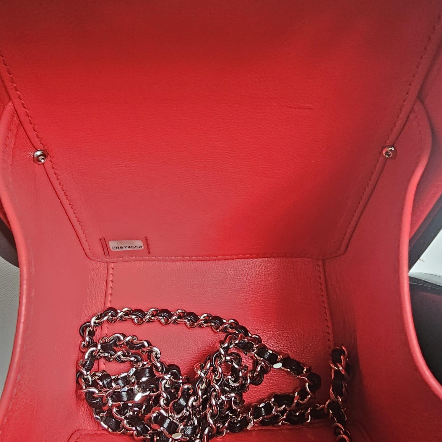 Women's Rare Chanel Cruise 2020 Traffic Light Minaudiere Bag For Sale