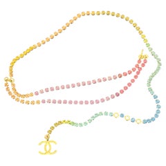 Ceinture/collier rare Chanel Collection Croisière 2024, arc-en-ciel multicolore en cristaux, Lindsay Lohan