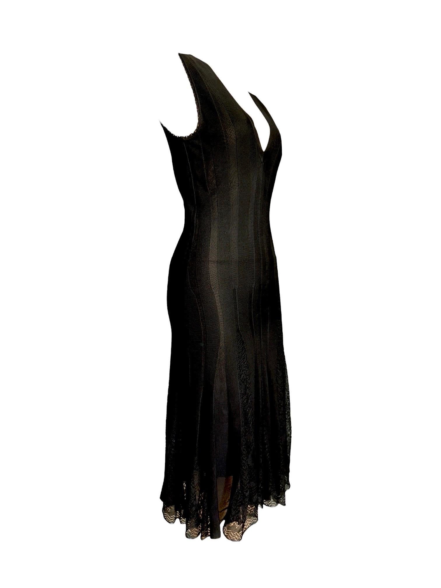 Jolie interprétation de l'indémodable petite robe noire classique de Chanel.
Une véritable pièce de signature de Chanel qui durera de nombreuses années.
Coupe près du corps avec un décolleté profond et sexy
Tellement polyvalent - Portez-le le jour