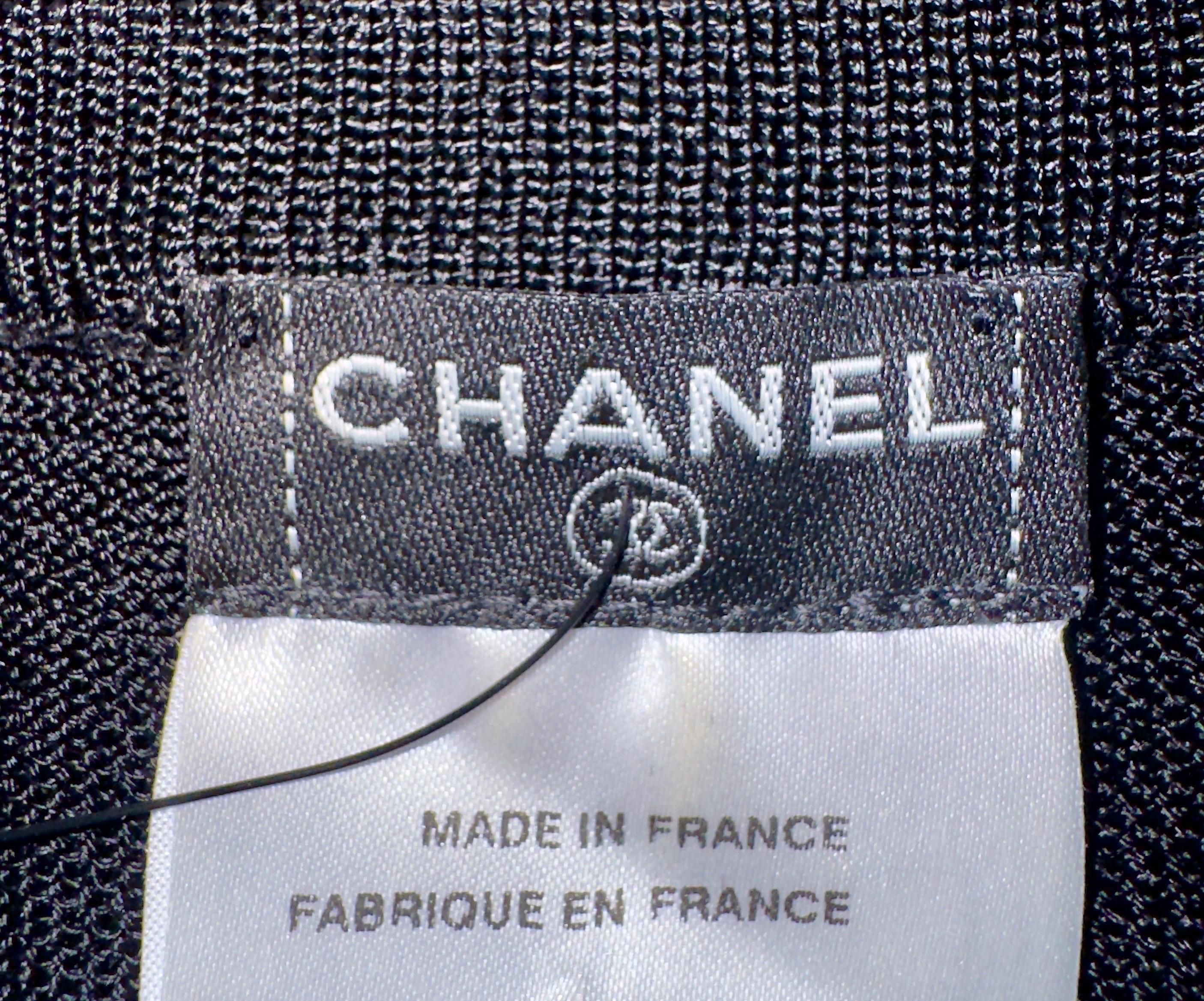 Rare CHANEL Deep Cleavage Black Crochet Knit Midi Cocktail Dress LBD 38 en vente 5