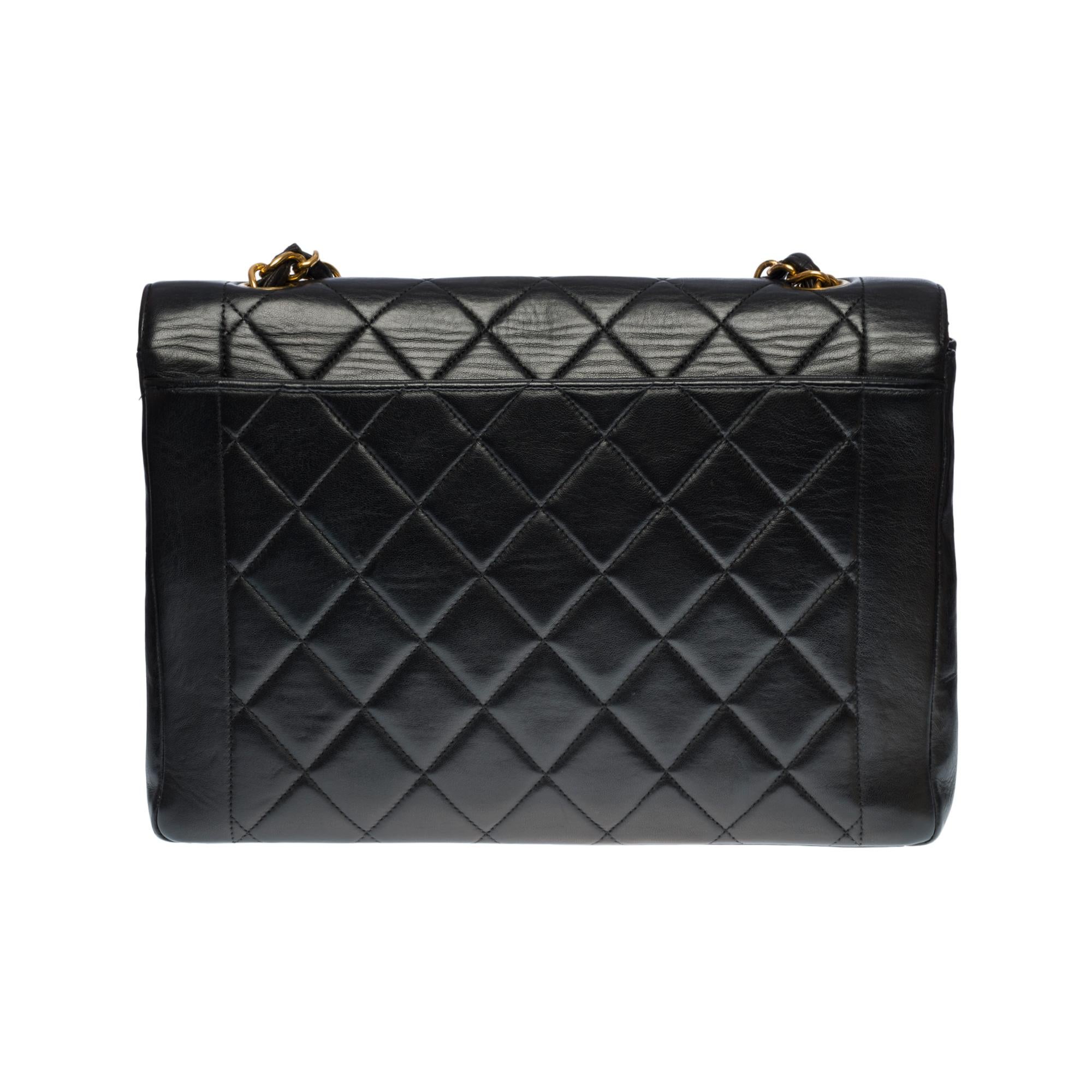 Very chic & Rare Chanel Diana GM shoulder bag in black quilted leather, gold-tone metal hardware, a gold-tone metal chain handle interlaced with black leather for shoulder or crossbody carry

Closure in gilded metal on flap
Burgundy leather lining,