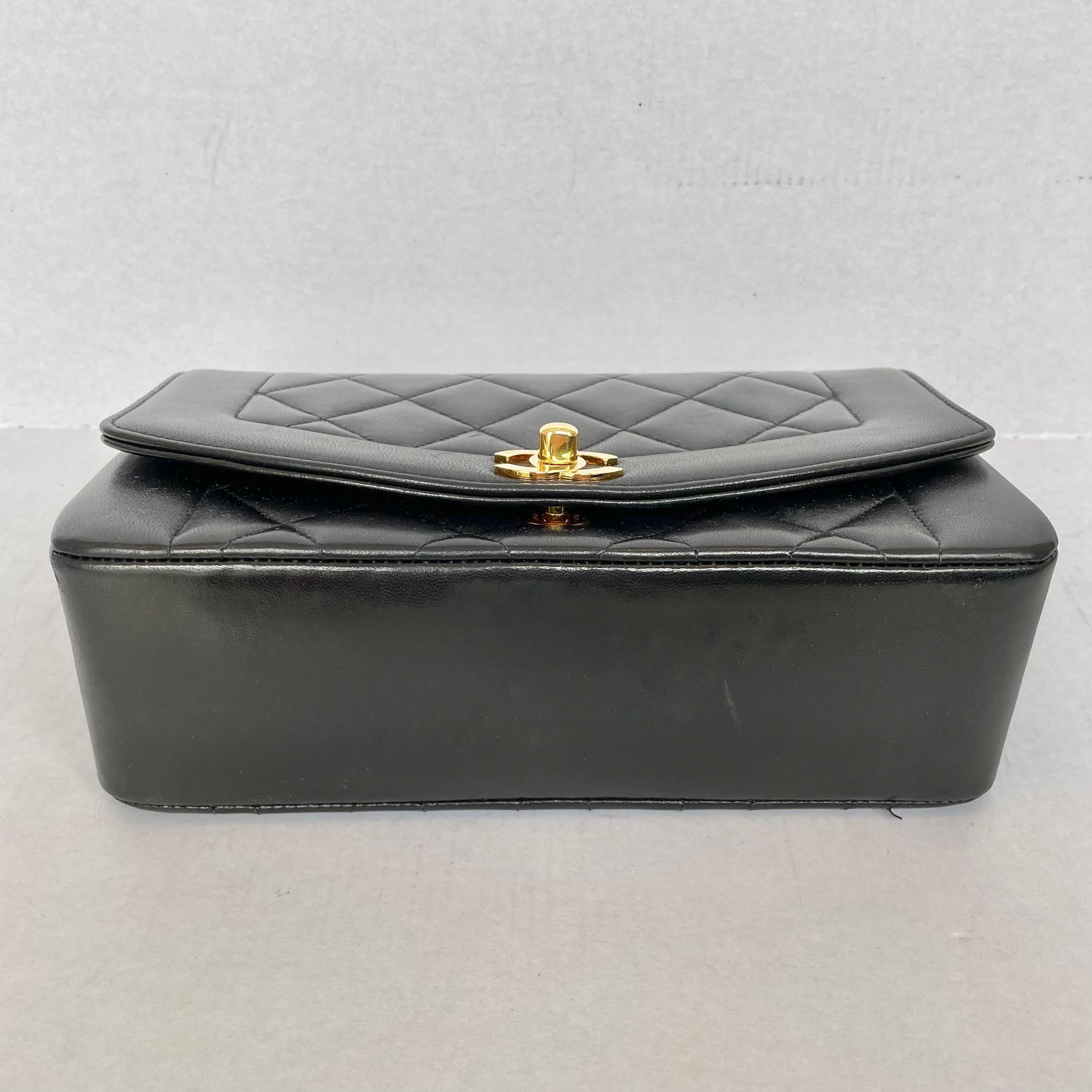 Rare Chanel Diana Shoulder Bag Black Quilted Lambskin Leather, 1990s France For Sale 3