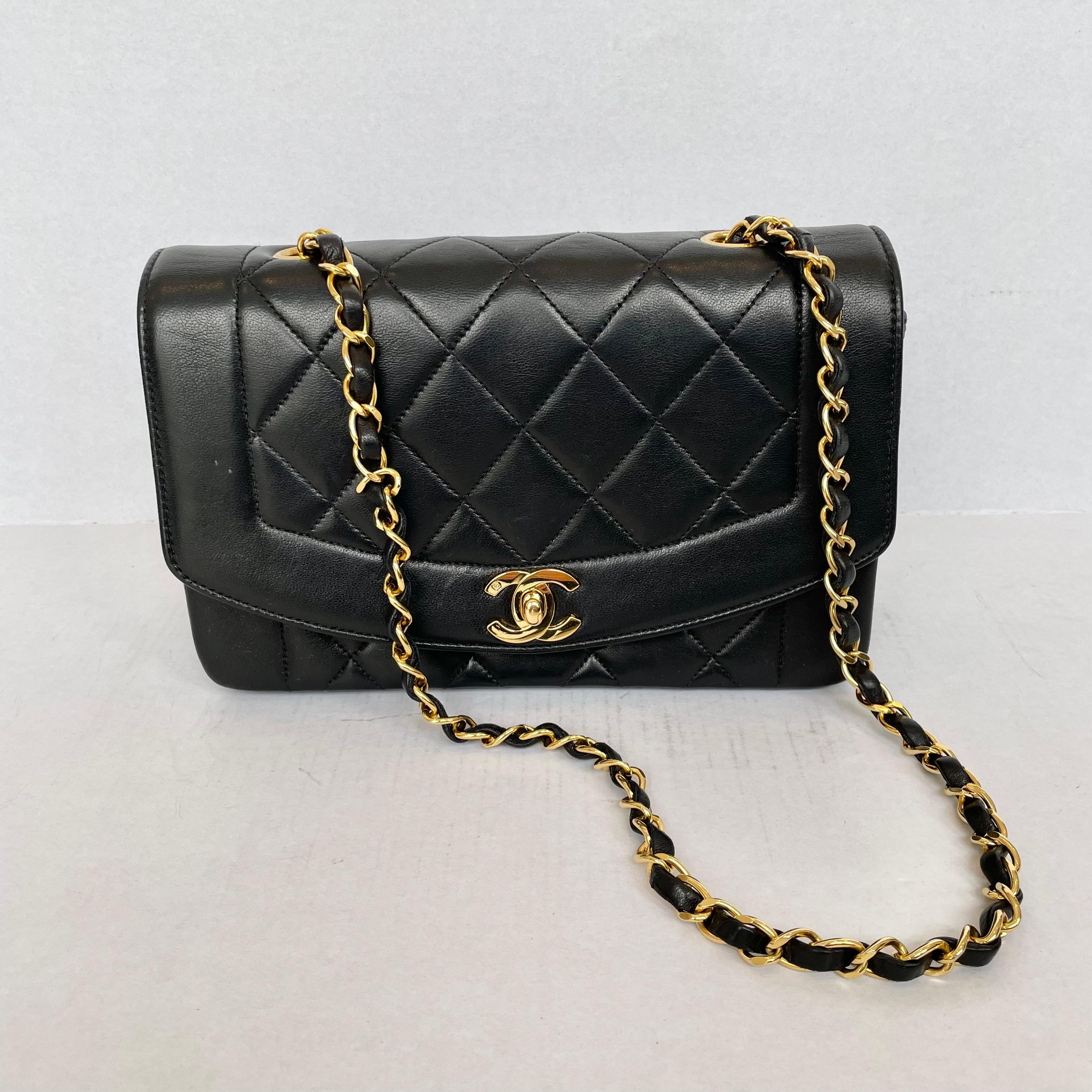 Rare Chanel Diana Shoulder Bag Black Quilted Lambskin Leather, 1990s France For Sale 4