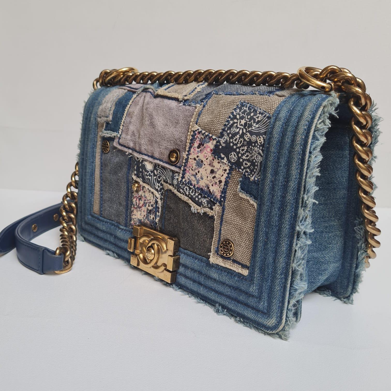 Seltene Chanel Distressed Blaue Denim-Patchwork-Tasche für Old Medium Boy 9