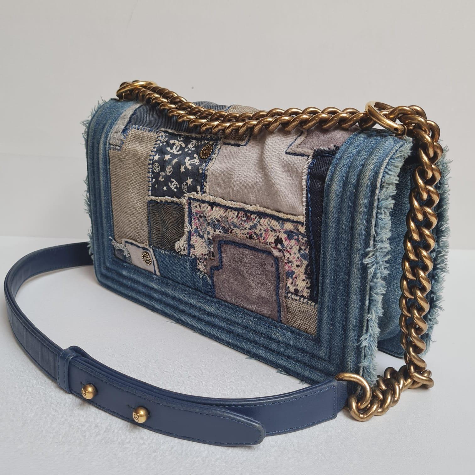 Seltene Chanel Distressed Blaue Denim-Patchwork-Tasche für Old Medium Boy 10