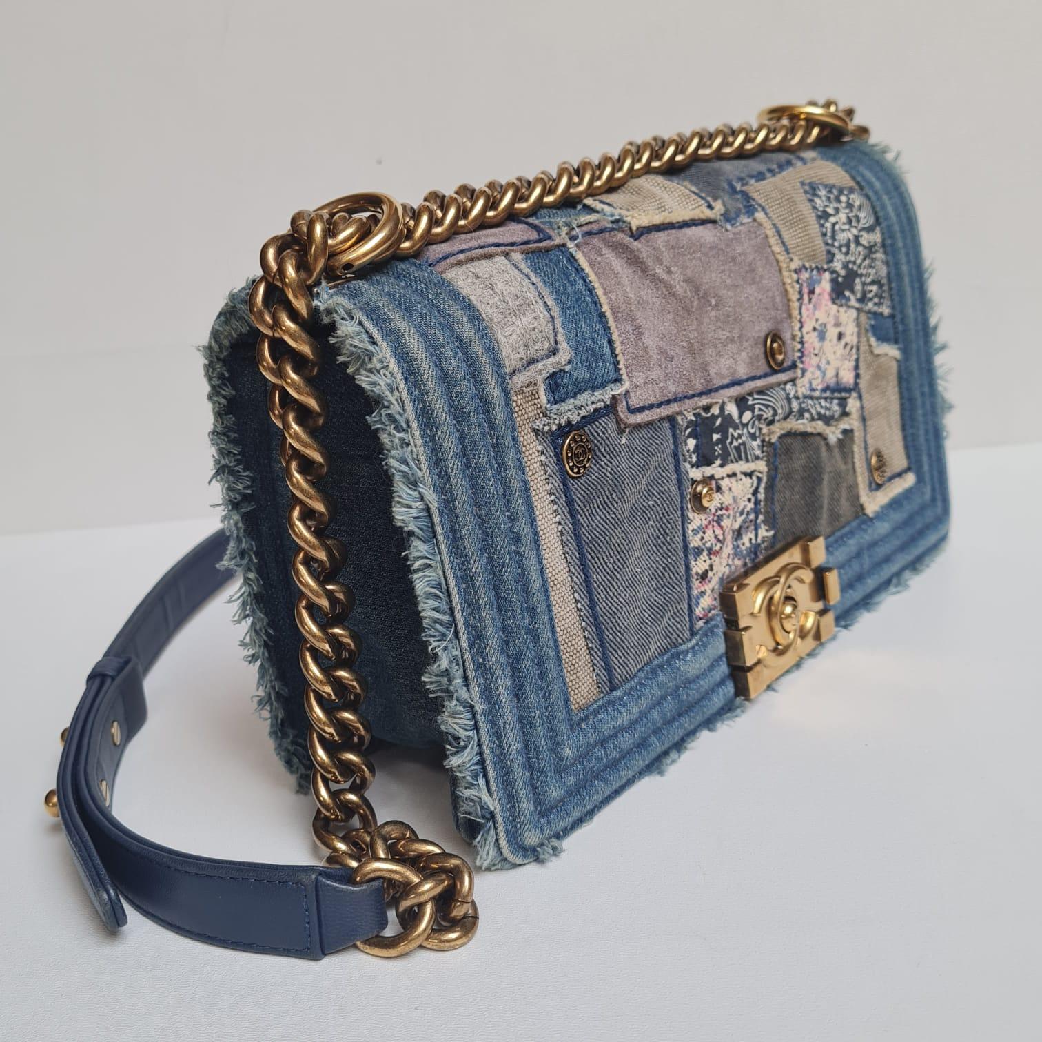 Seltene Chanel Distressed Blaue Denim-Patchwork-Tasche für Old Medium Boy 11