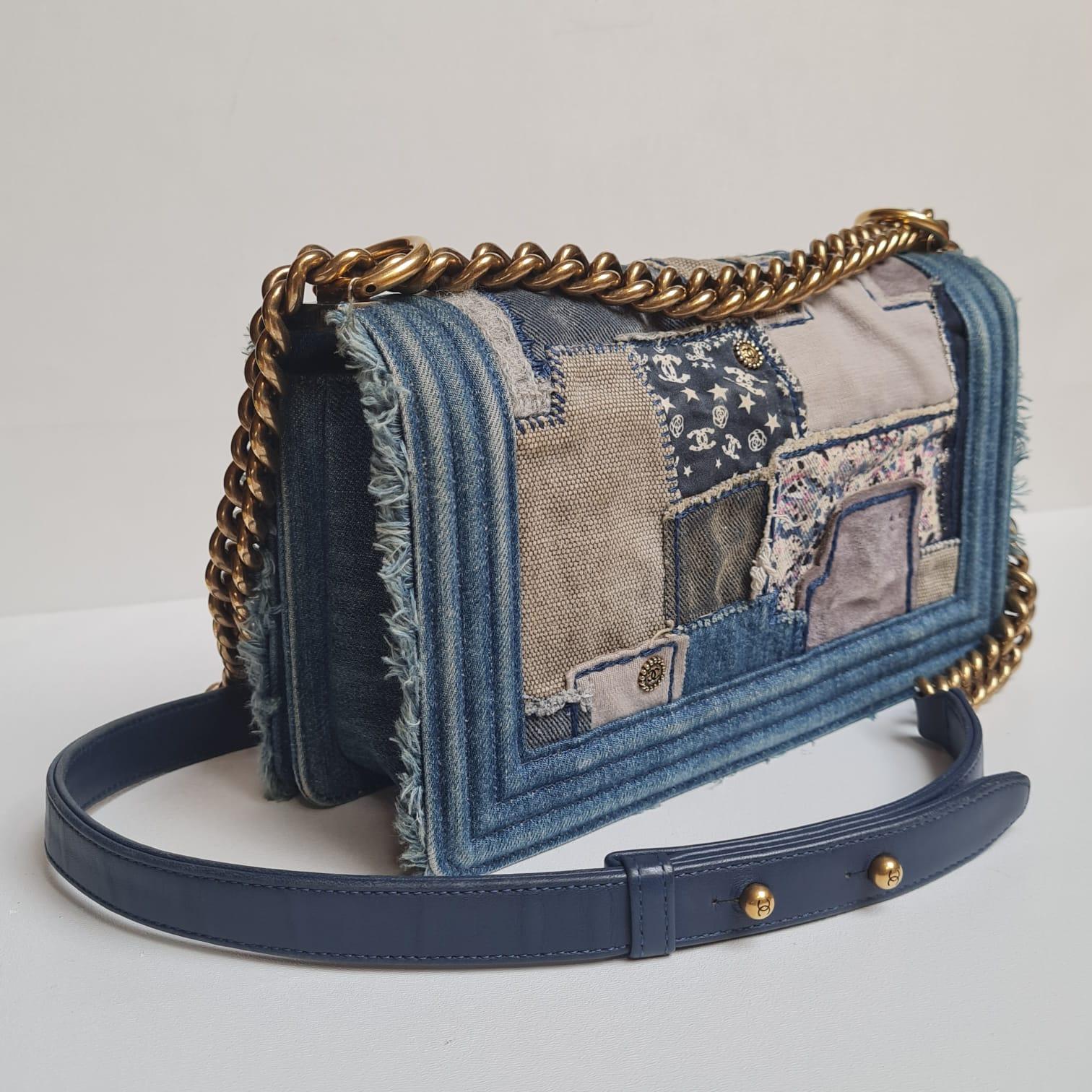 Seltene Chanel Distressed Blaue Denim-Patchwork-Tasche für Old Medium Boy 13