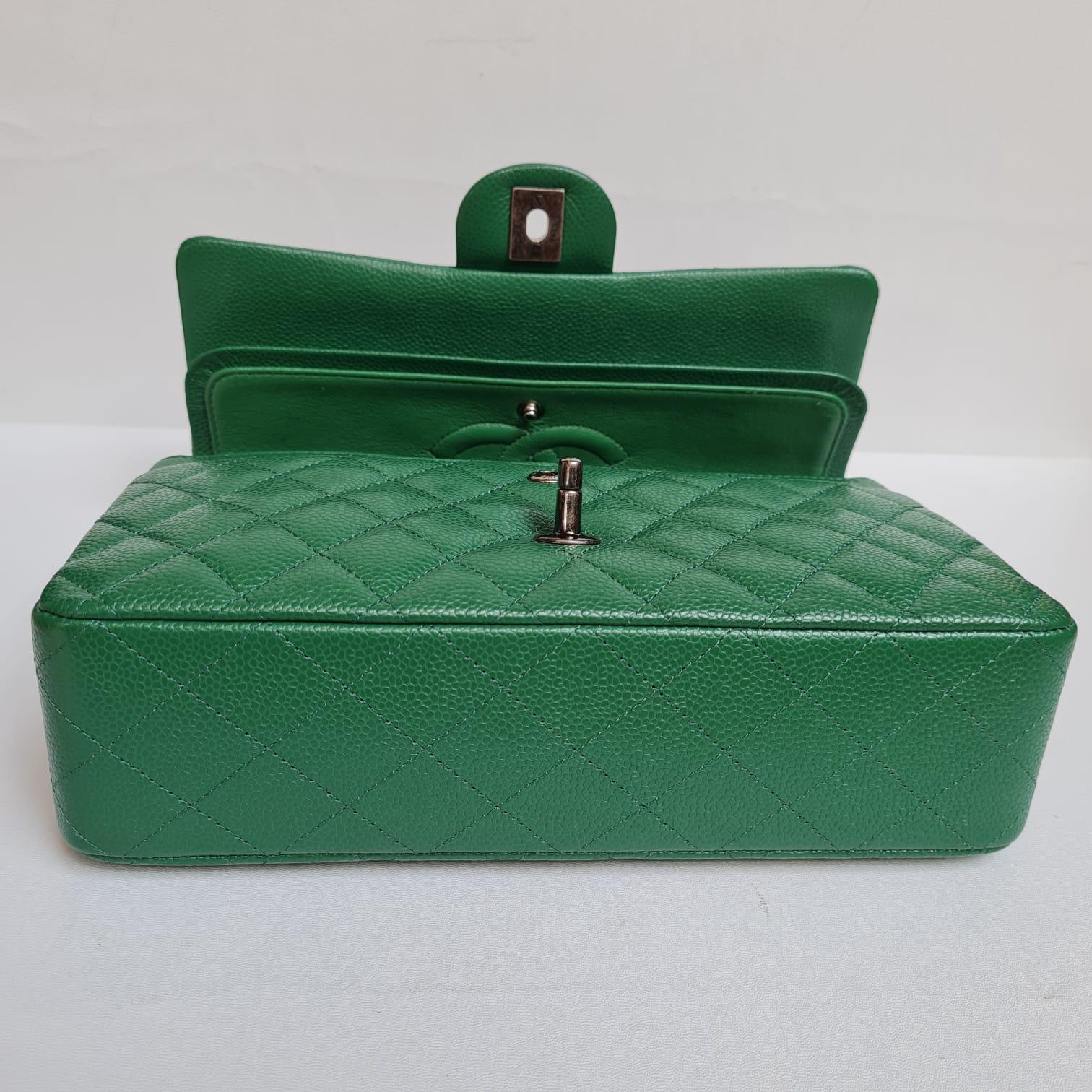 Classic medium in rare emerald green and ruthenium hardware combination. Very rate colorway to come by. Overall still in very good condition. Light marks on the leather flap lining and back pocket. Minor scuffing on the corners. Comes with its card,