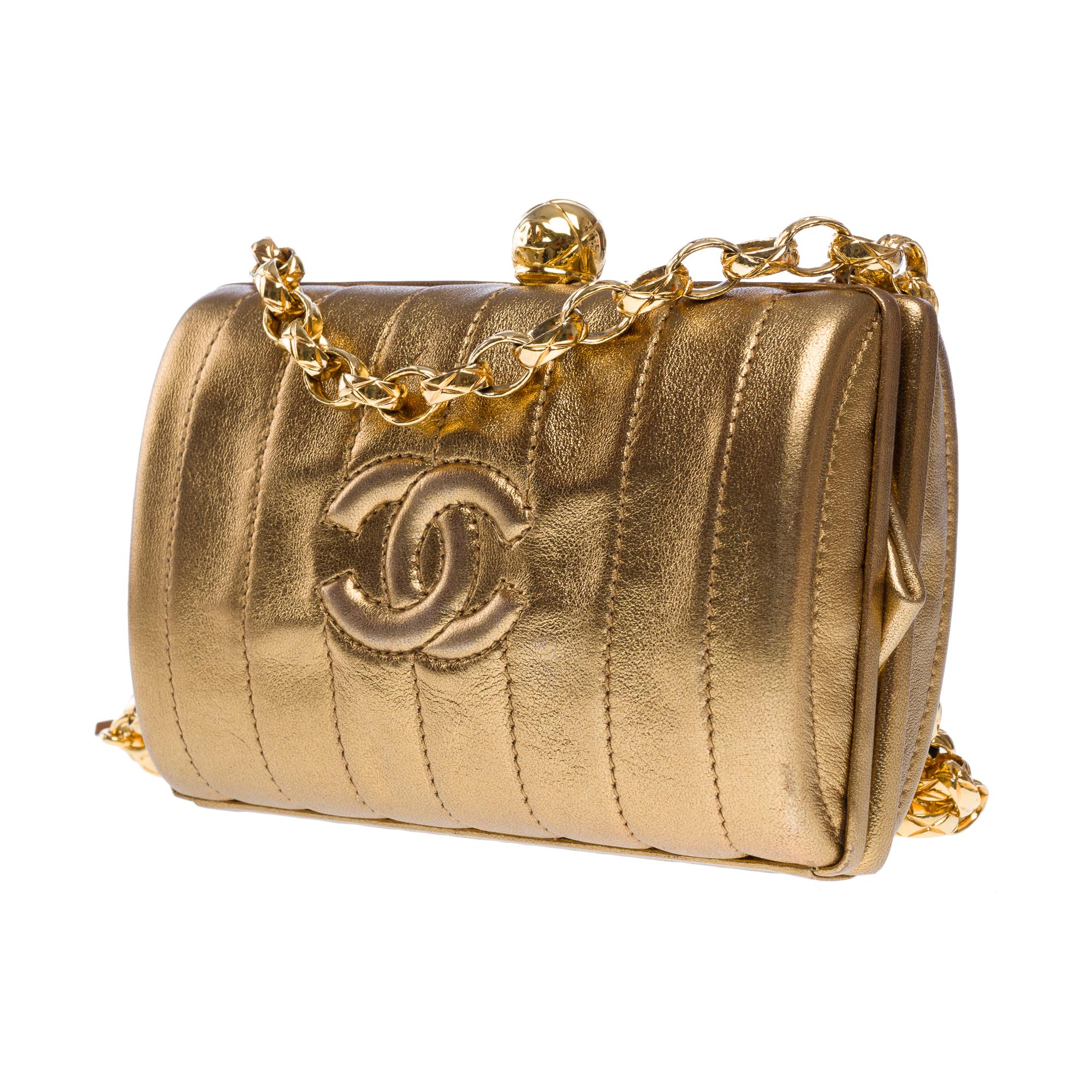 Rare Chanel Evening bag in metallic gold quilted lambskin, GHW In Good Condition In Paris, IDF