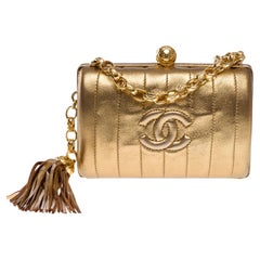 Rare Chanel Evening bag in metallic gold quilted lambskin, GHW