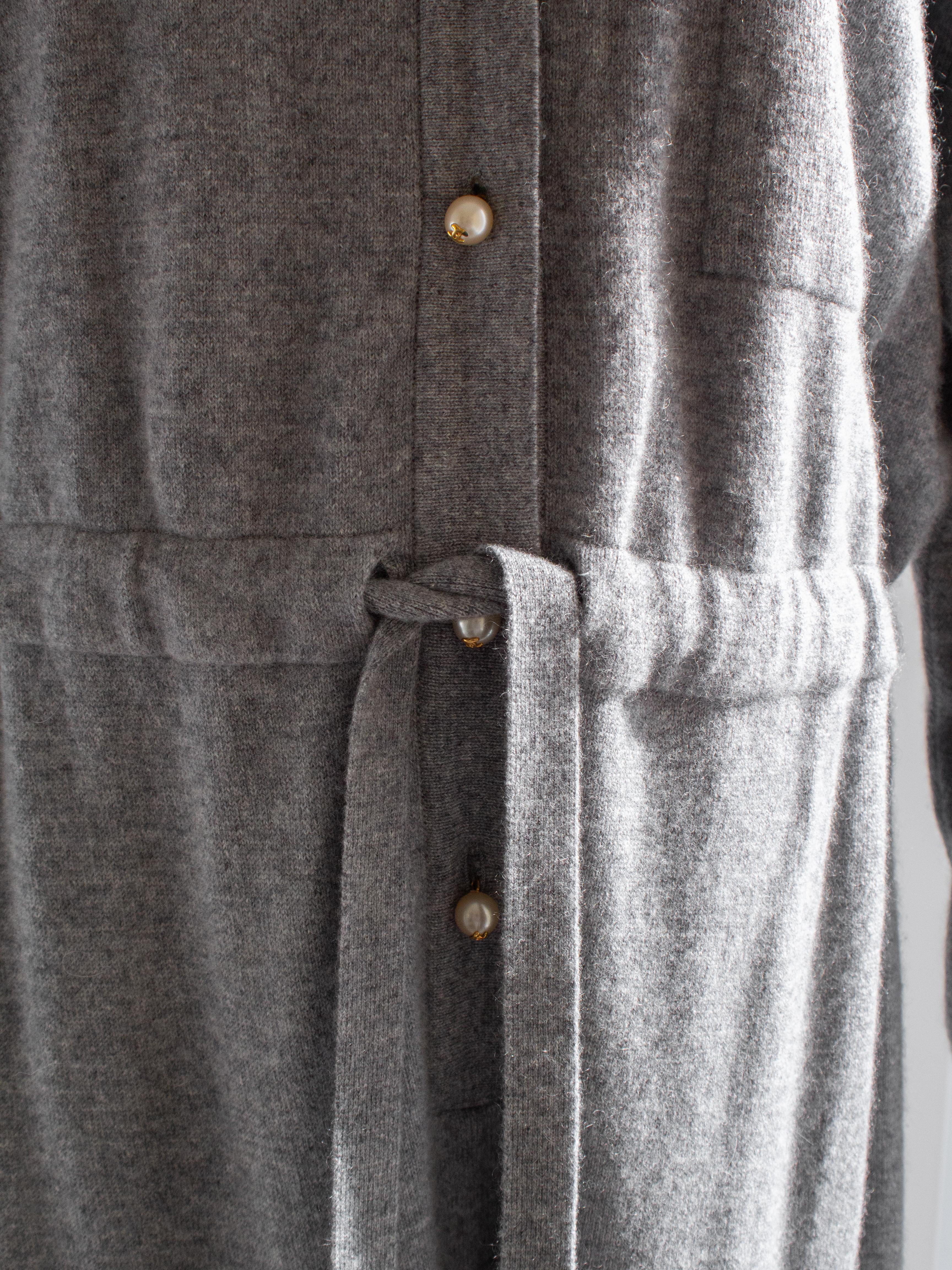 Raro mono Chanel F/W 1991 Gris Blanco Perla CC Cachemira Linda 91A en venta 6