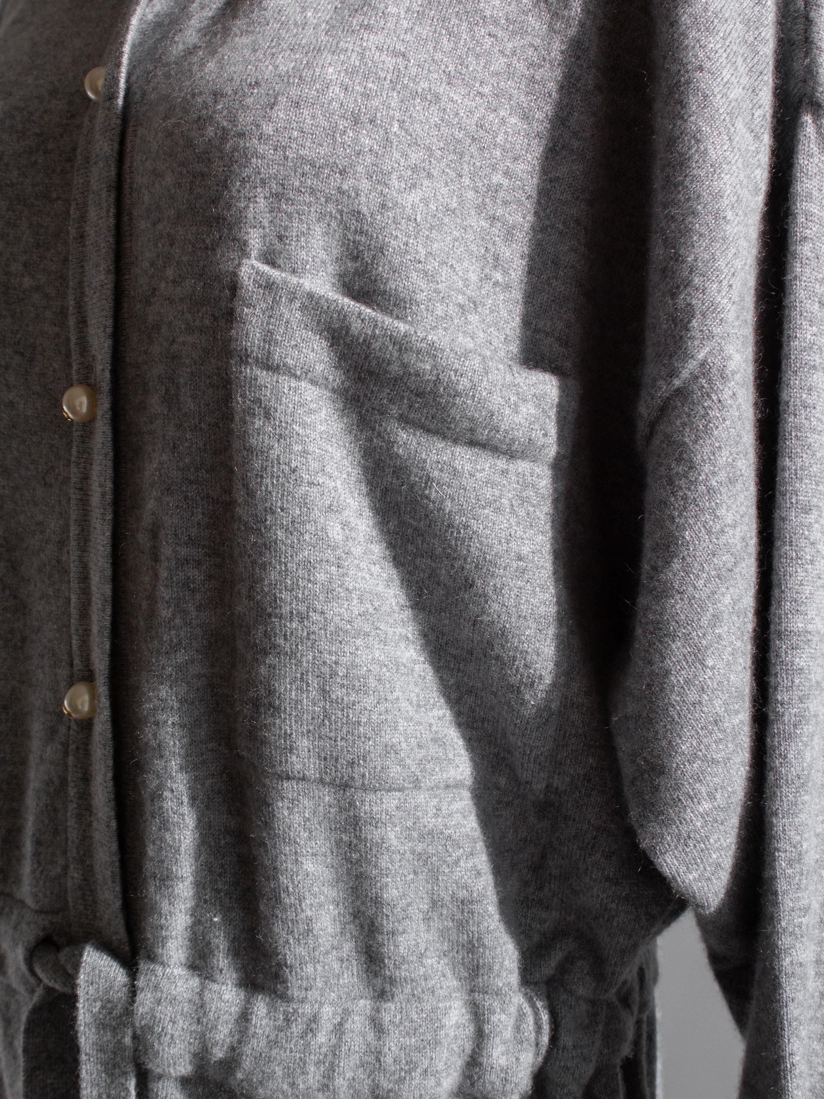 Raro mono Chanel F/W 1991 Gris Blanco Perla CC Cachemira Linda 91A en venta 8