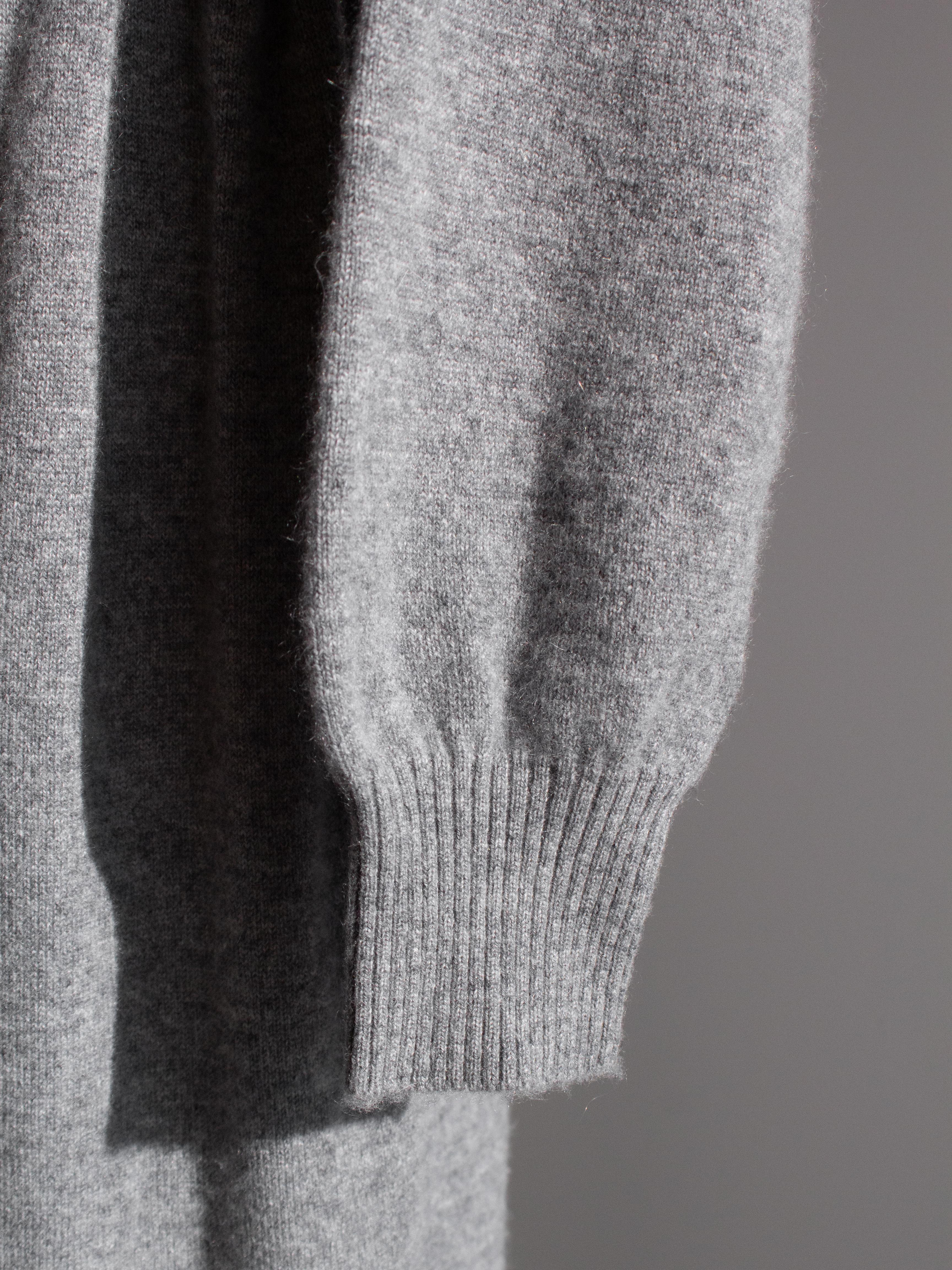 Raro mono Chanel F/W 1991 Gris Blanco Perla CC Cachemira Linda 91A en venta 9