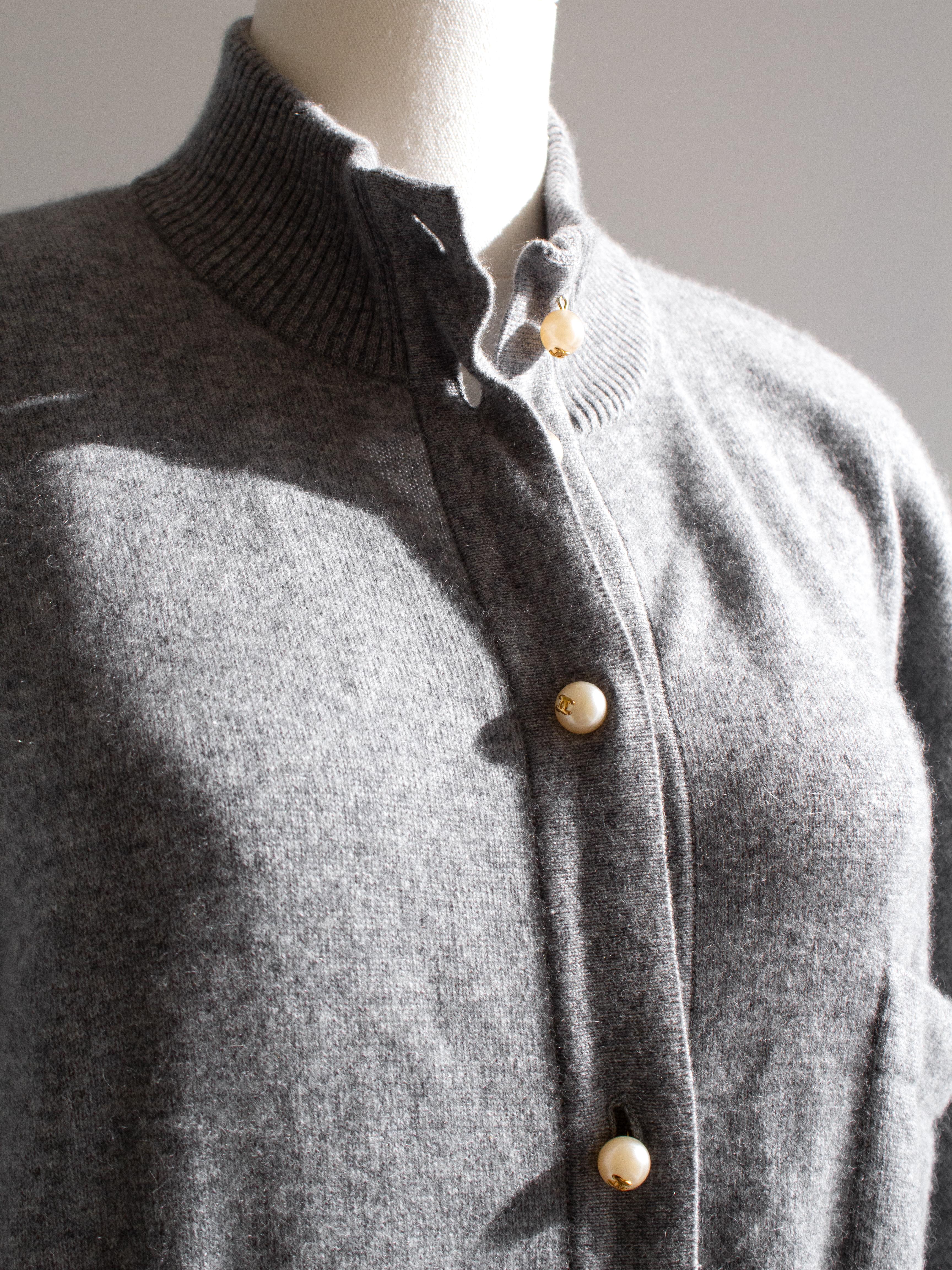 Raro mono Chanel F/W 1991 Gris Blanco Perla CC Cachemira Linda 91A en venta 4