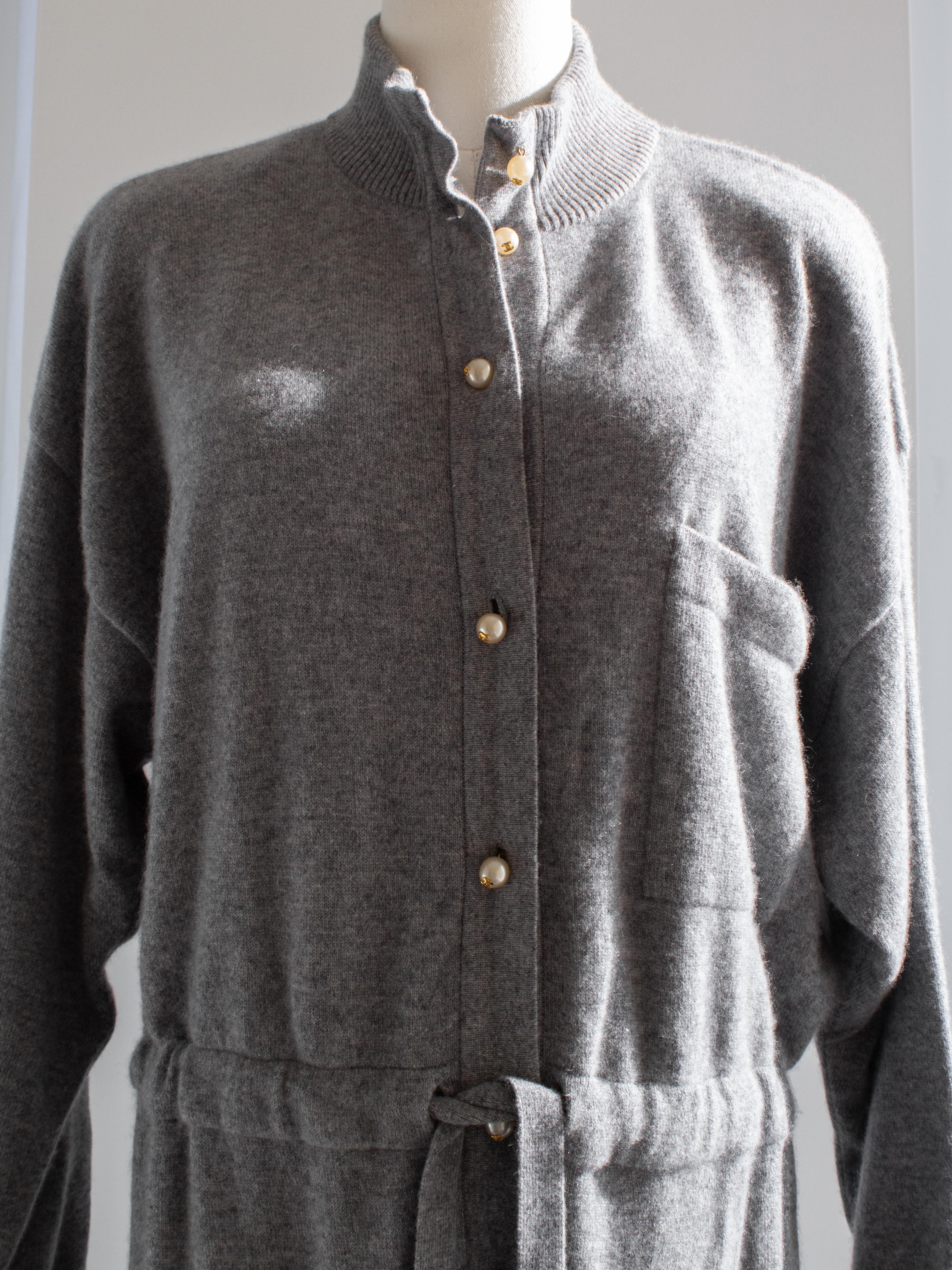 Raro mono Chanel F/W 1991 Gris Blanco Perla CC Cachemira Linda 91A en venta 5