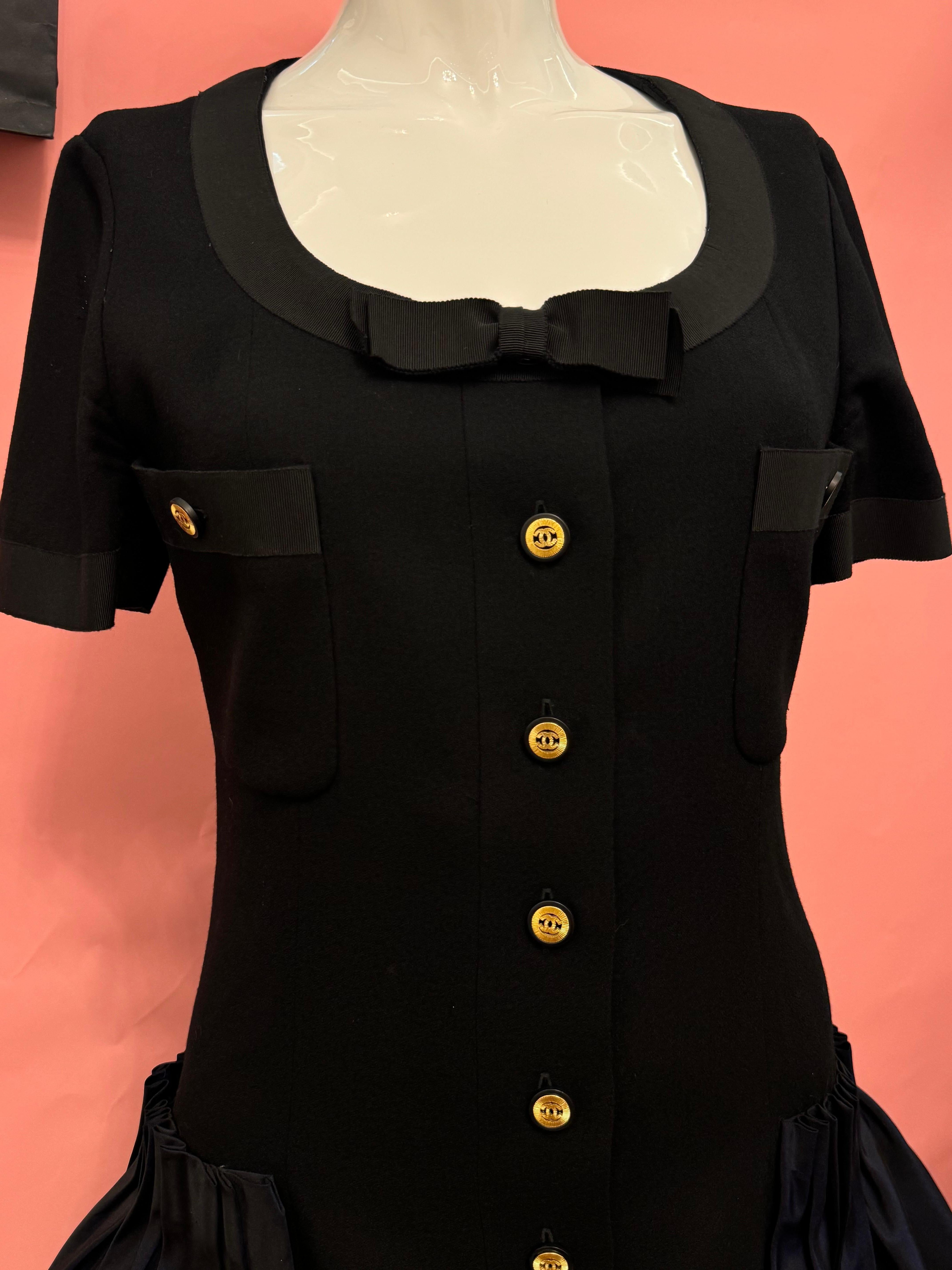 Seltene Chanel F/W 1991 HIP HOP Kollektion Laufsteg Kleid (Schwarz) im Angebot