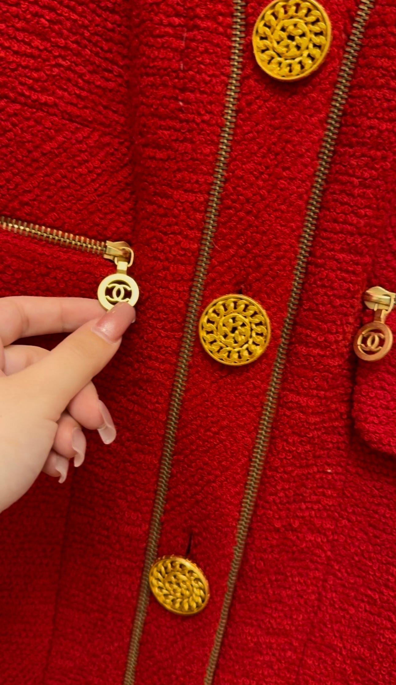 Rara chaqueta roja de tweed de Chanel para la pasarela F/W 1992 en Excelente estado para la venta en PARIS, FR